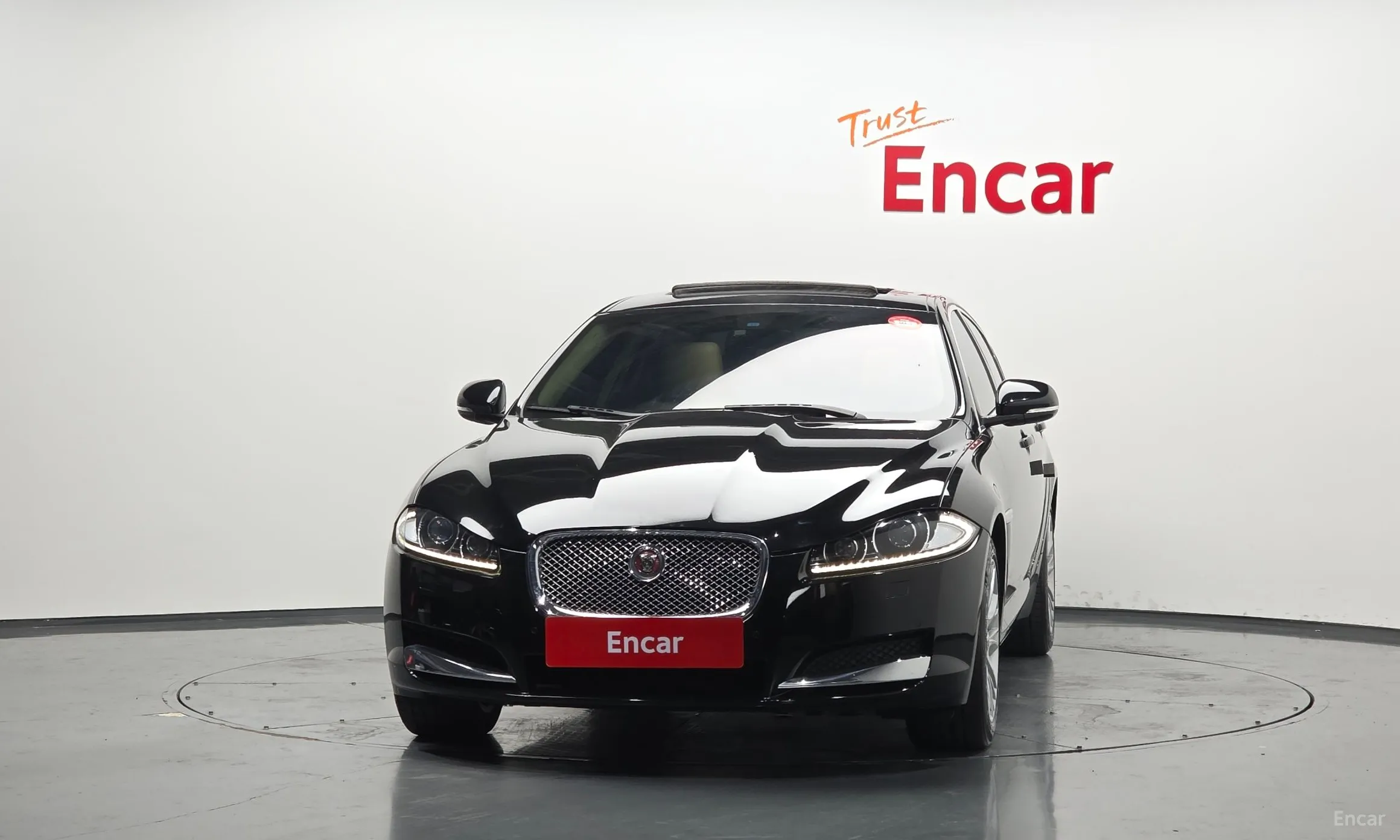 Jaguar New XF превью 3