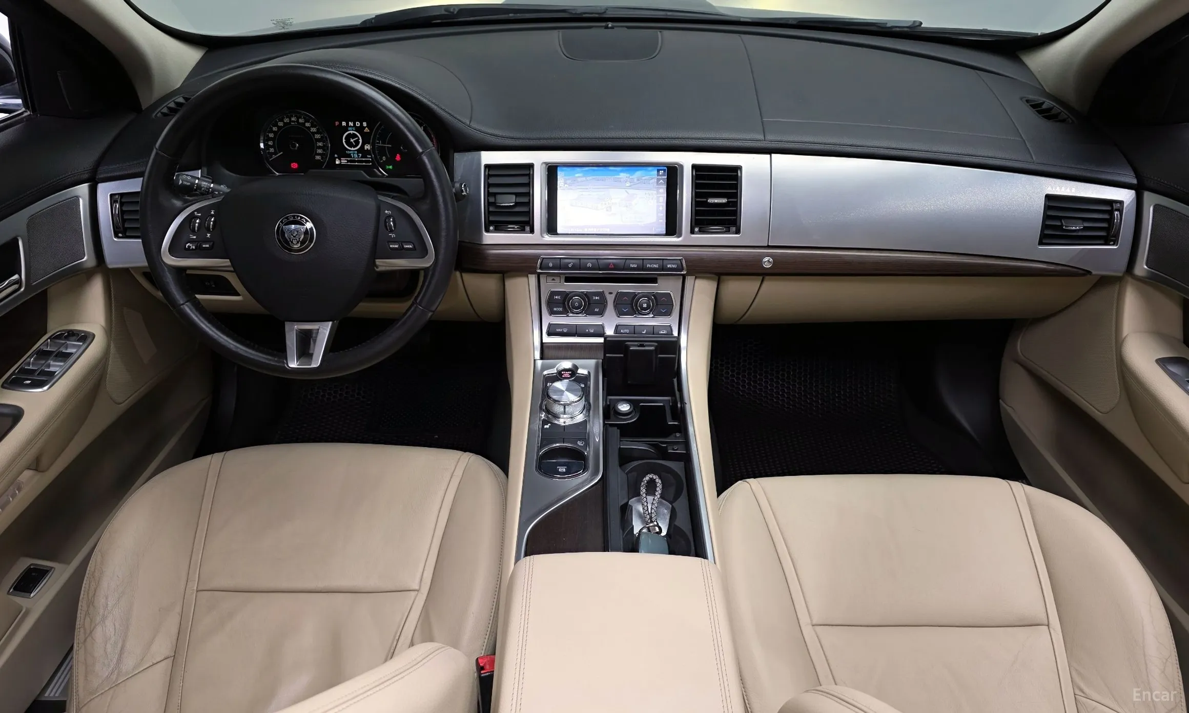 Jaguar New XF превью 7