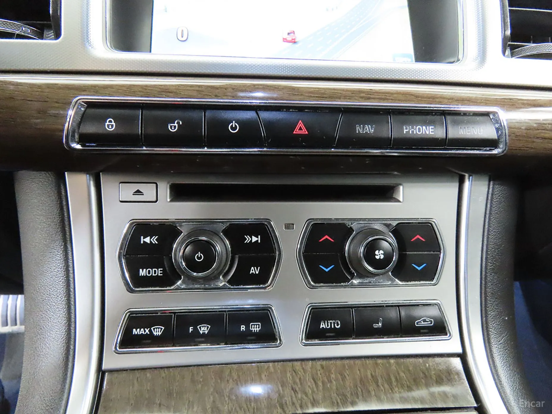 Jaguar New XF превью 11