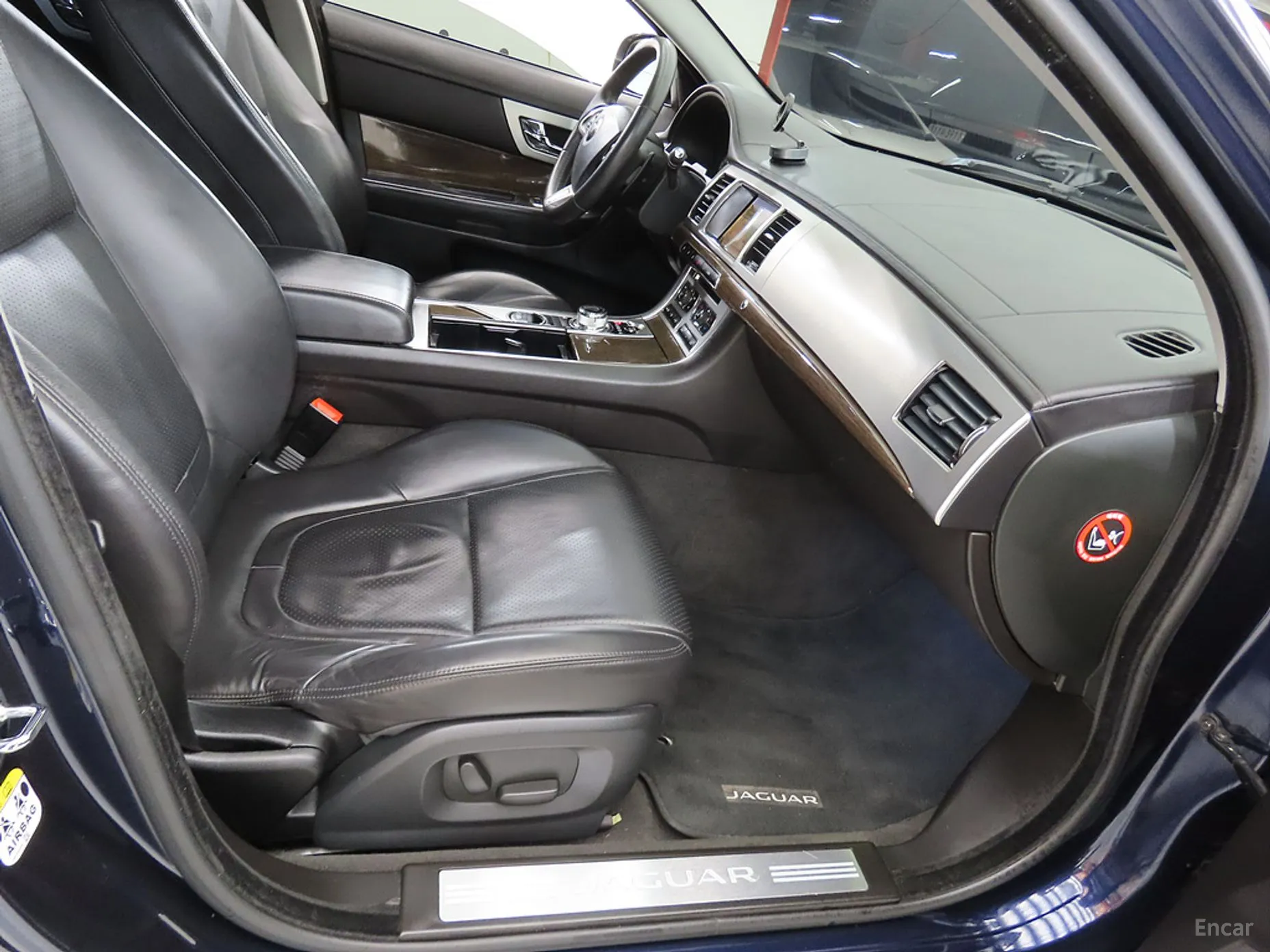 Jaguar New XF превью 12