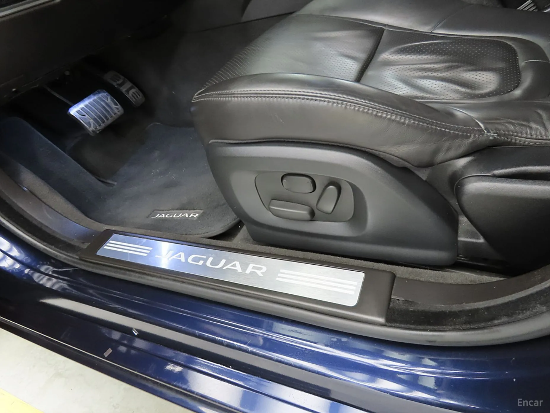Jaguar New XF превью 15