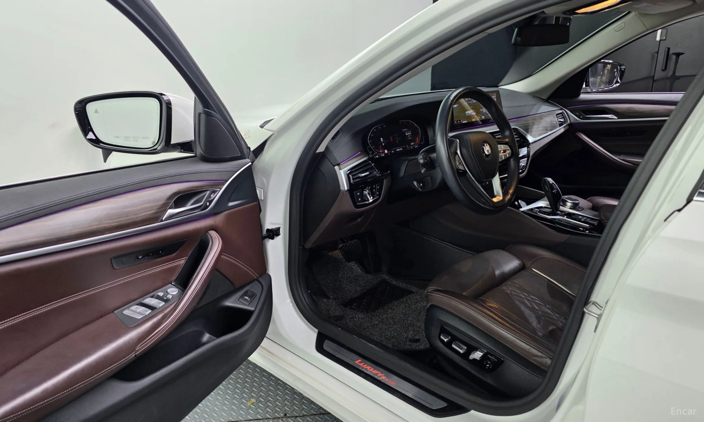 BMW 5 Series (G30) превью 10