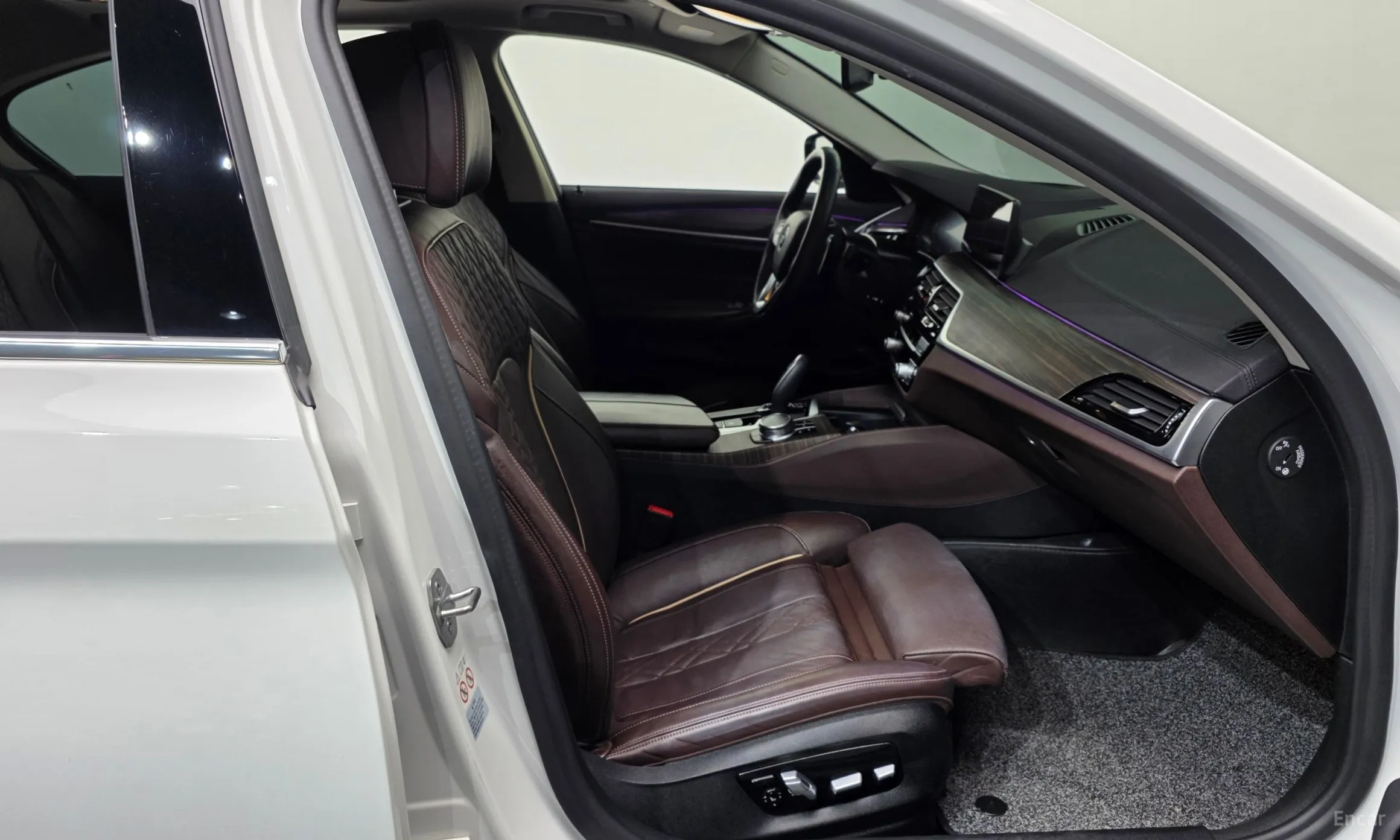 BMW 5 Series (G30) превью 11