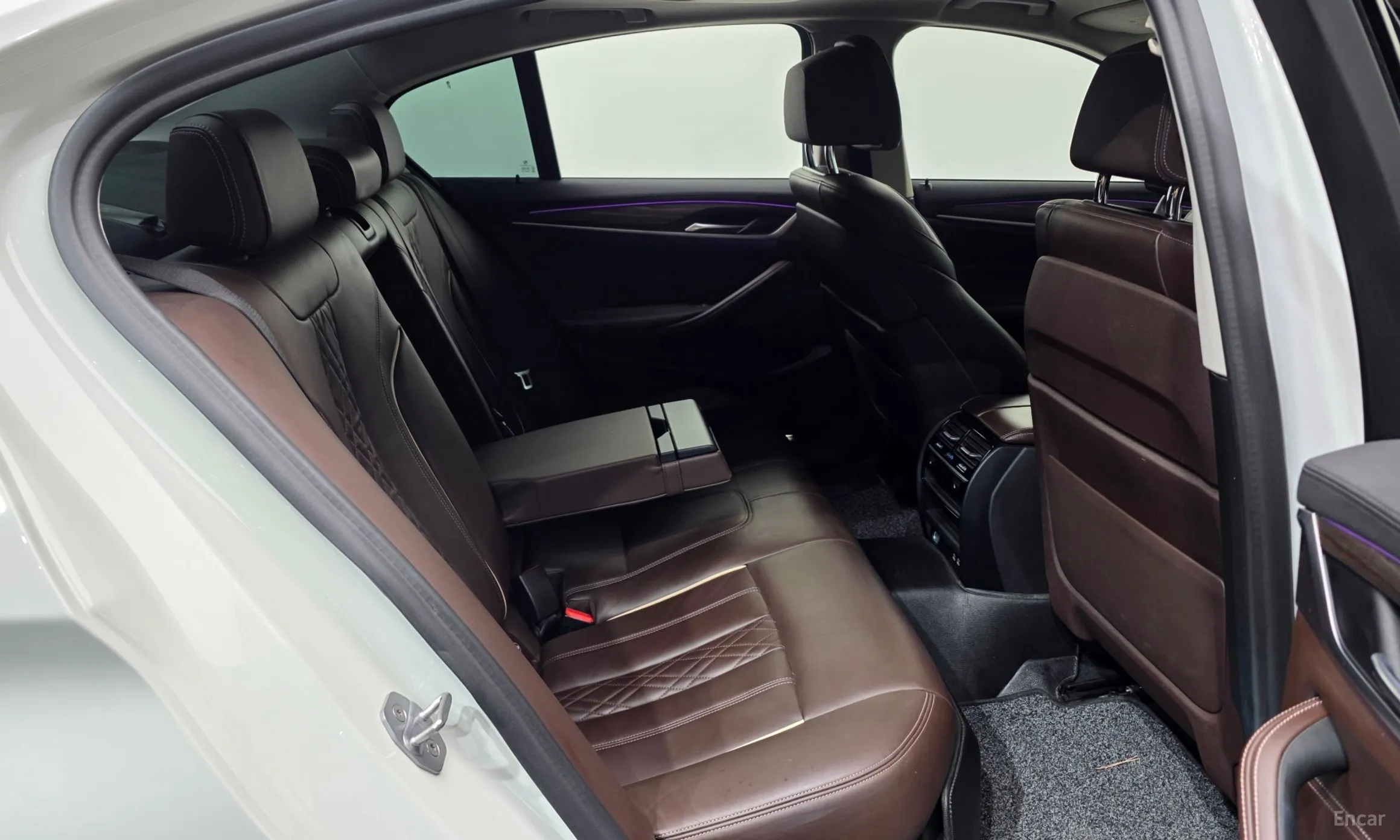 BMW 5 Series (G30) превью 12