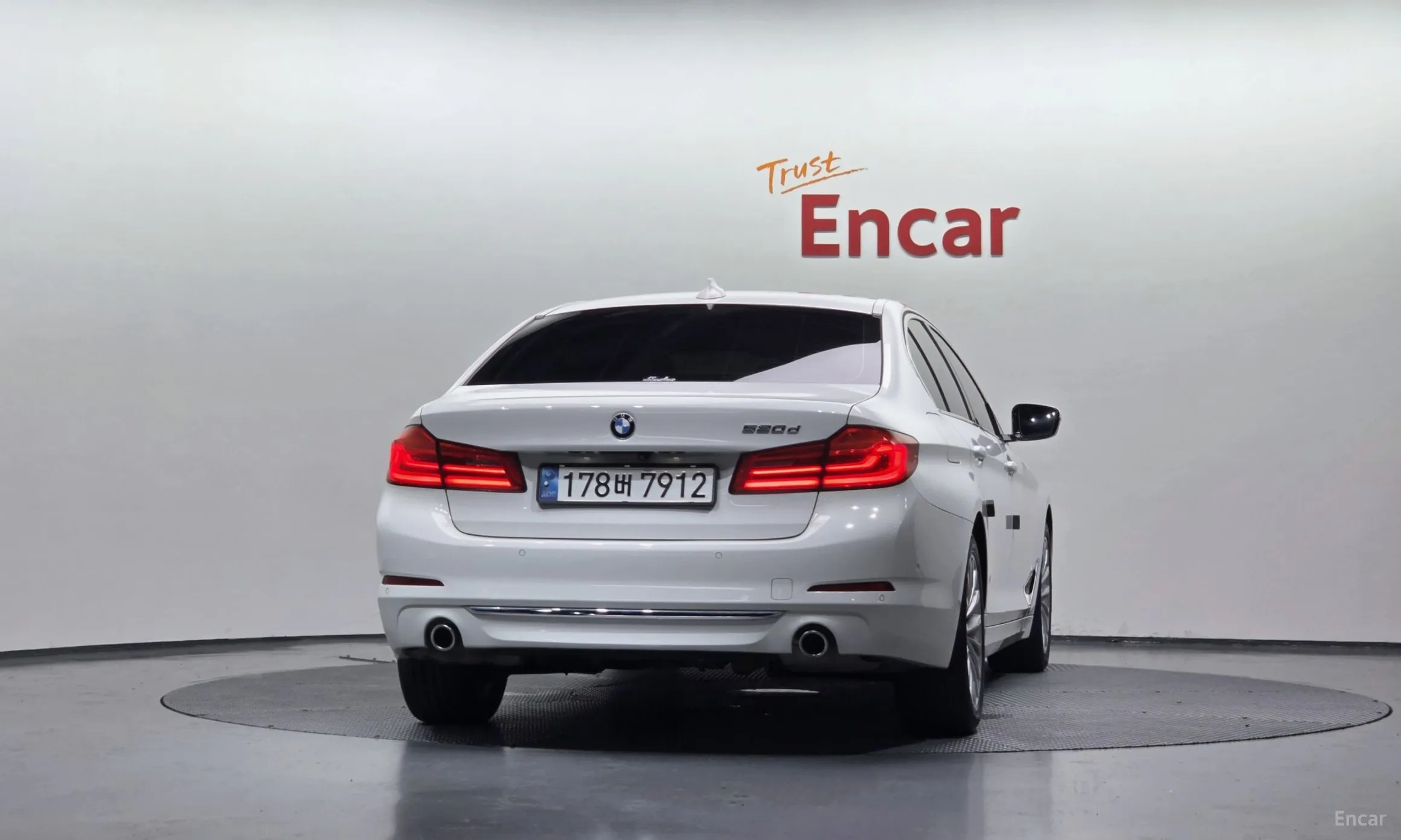 BMW 5 Series (G30) превью 4