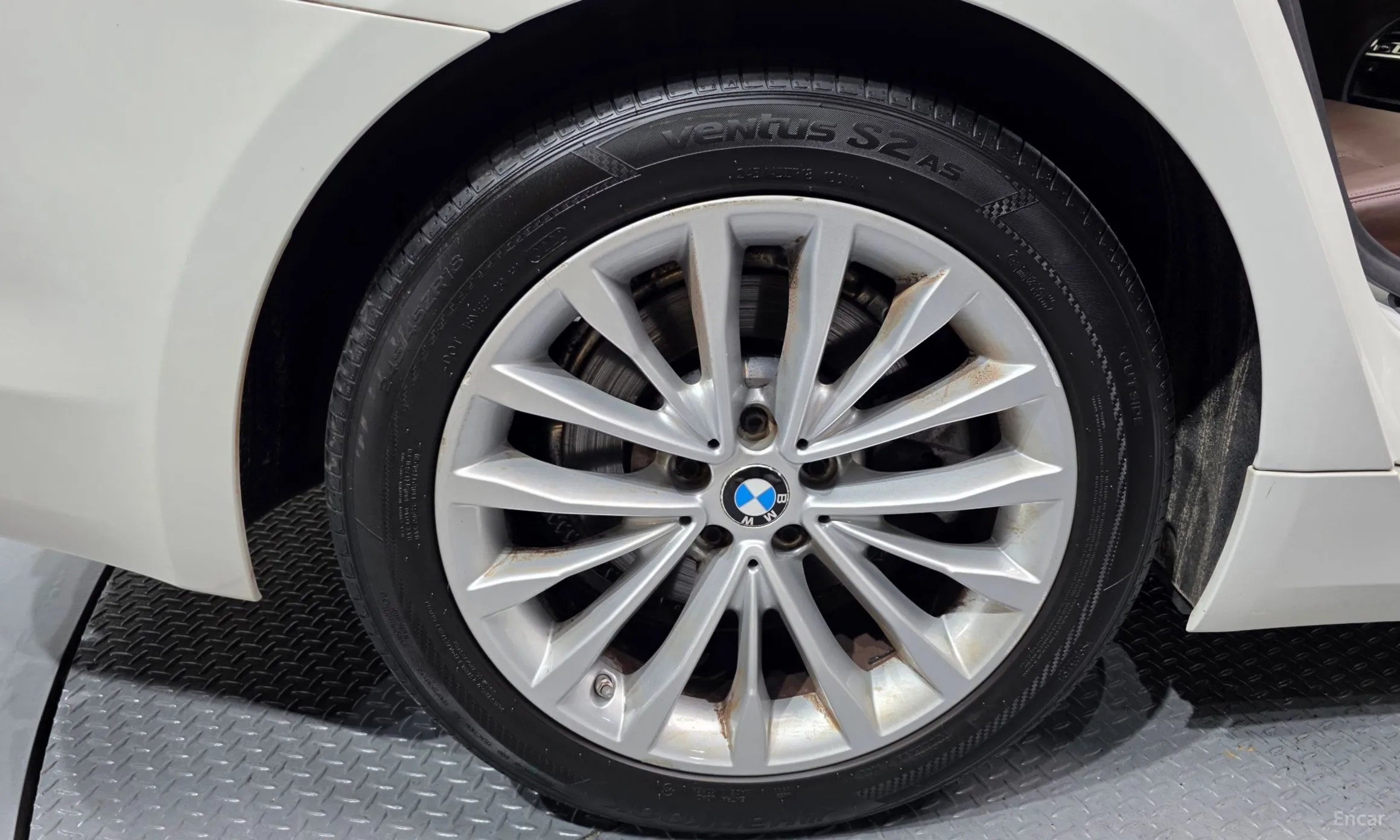 BMW 5 Series (G30) превью 5