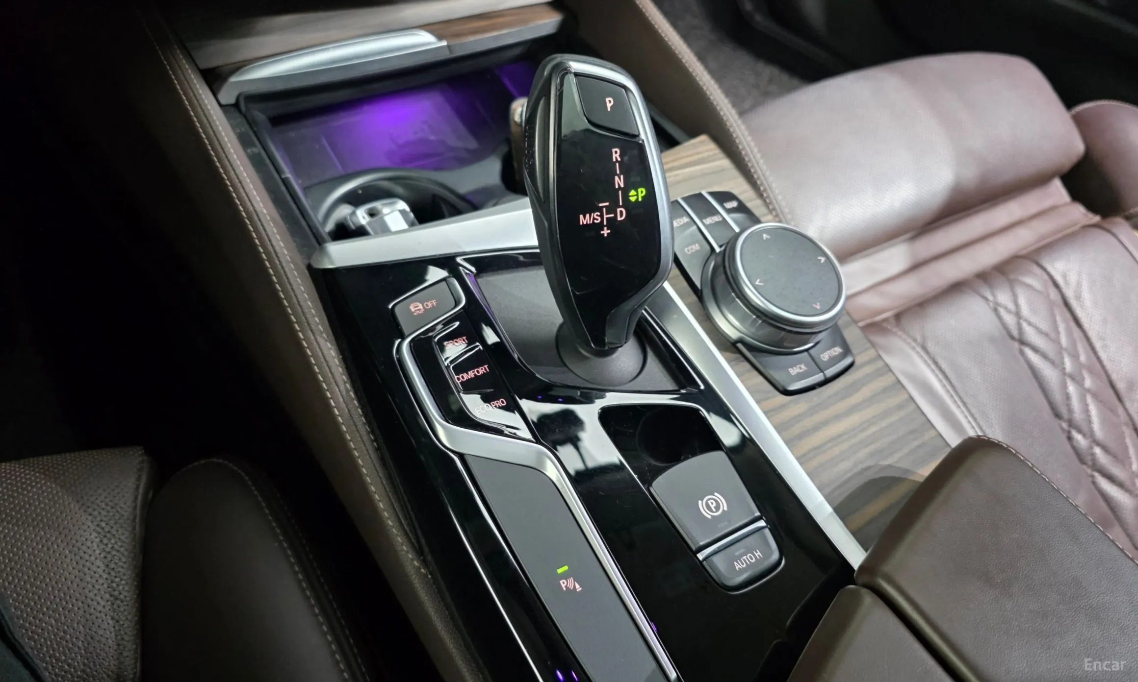 BMW 5 Series (G30) превью 9