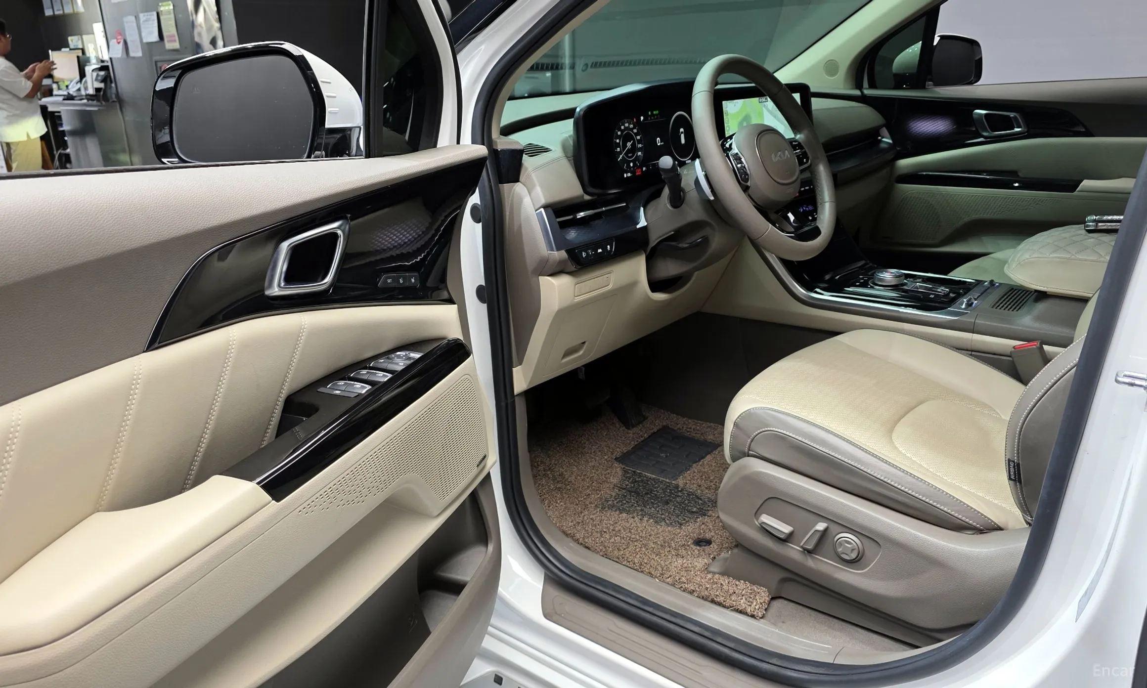 Kia Carnival Gen 4 превью 10
