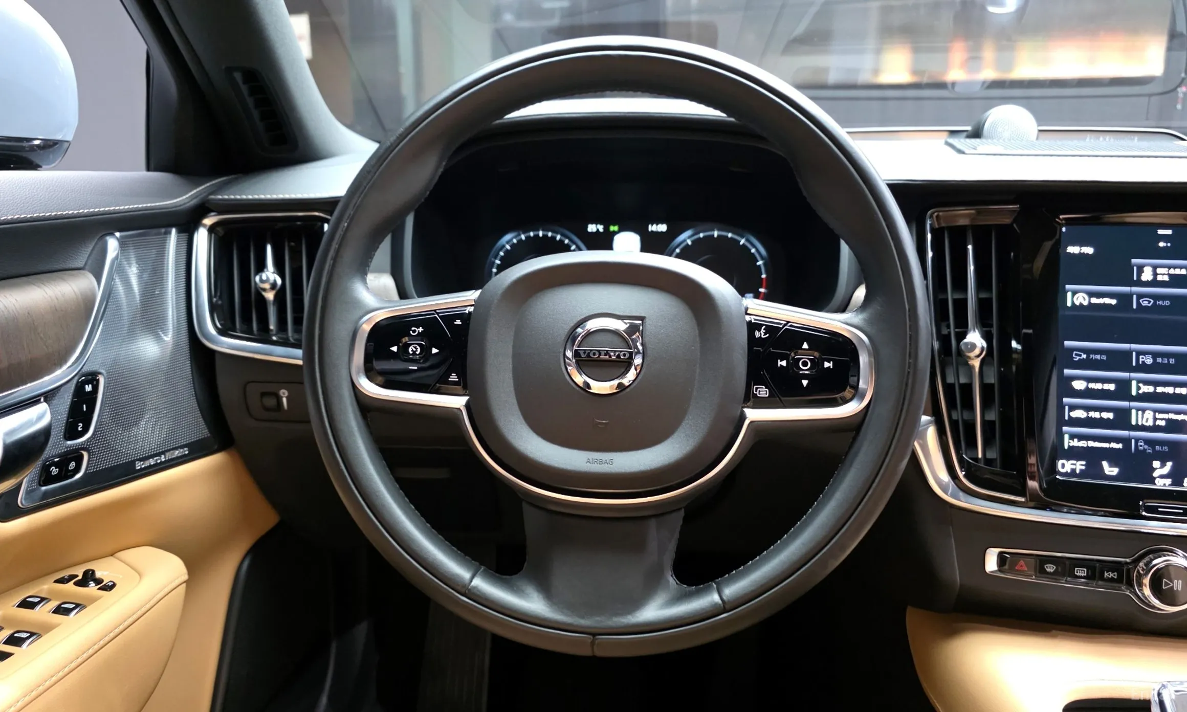 Volvo S90 превью 13