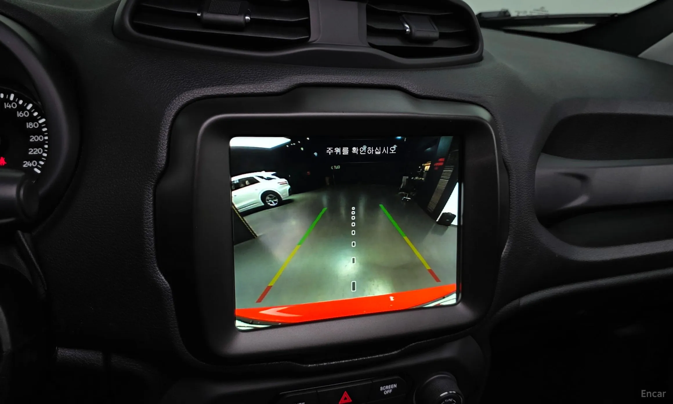 Jeep Renegade превью 15