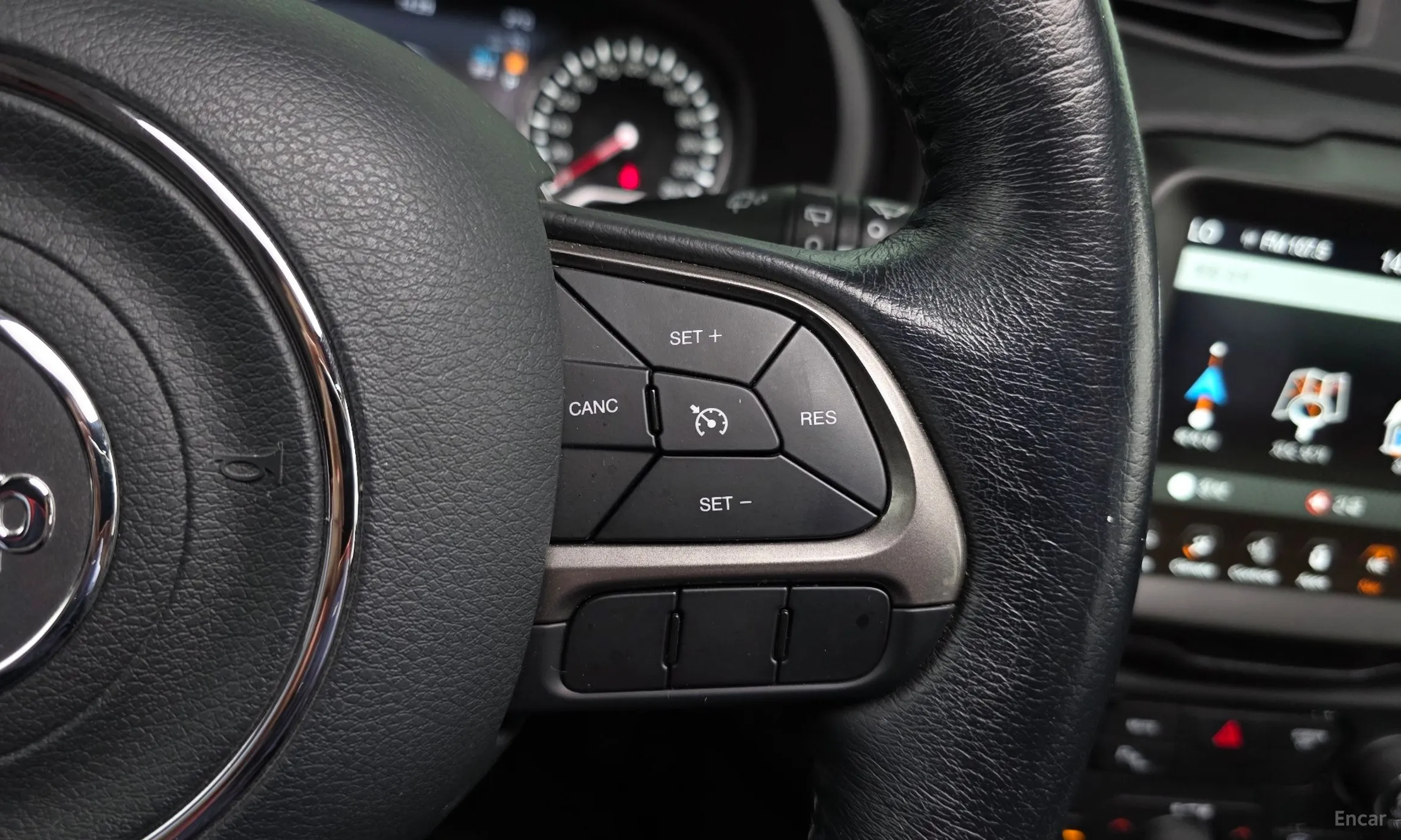 Jeep Renegade превью 17
