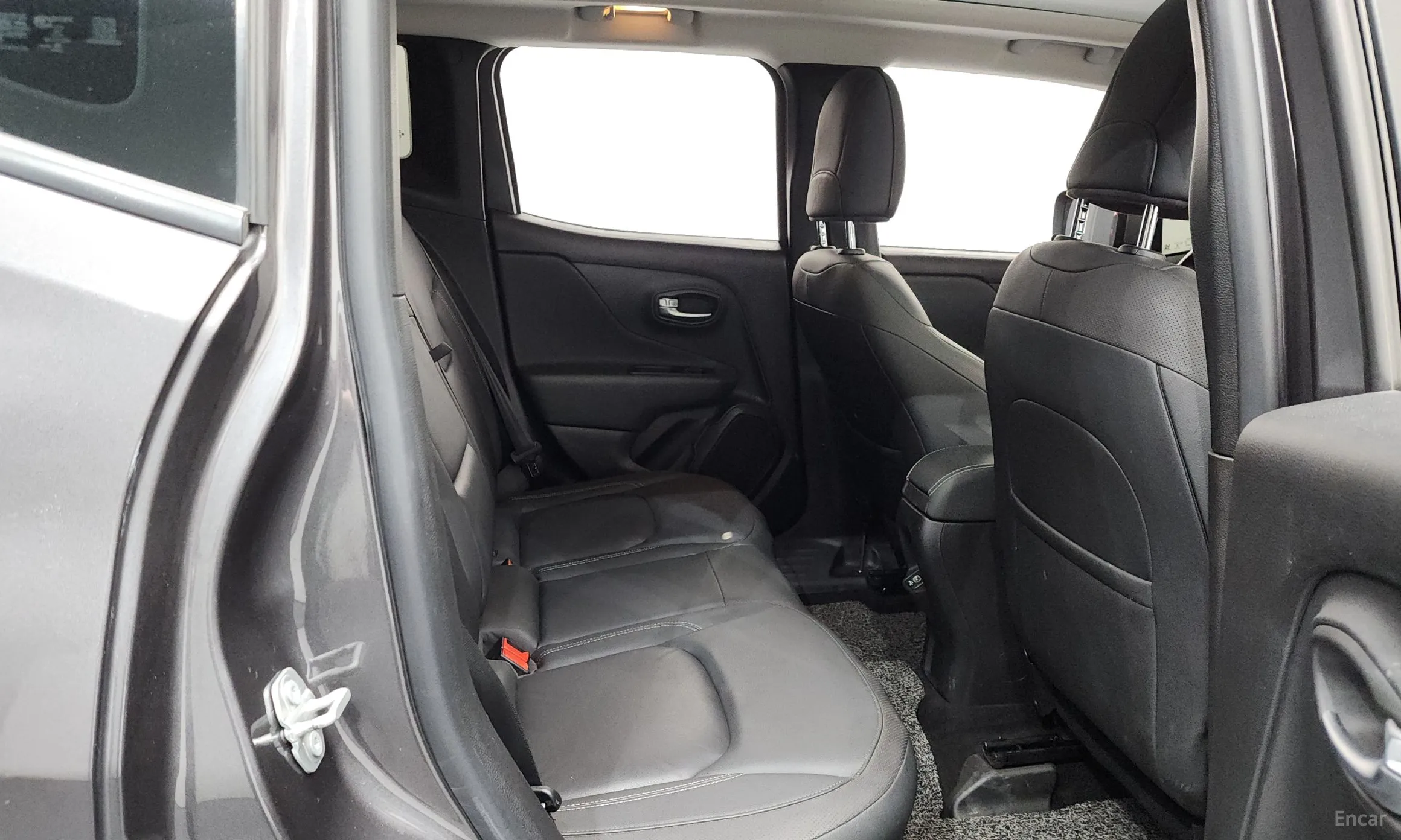 Jeep Renegade превью 11