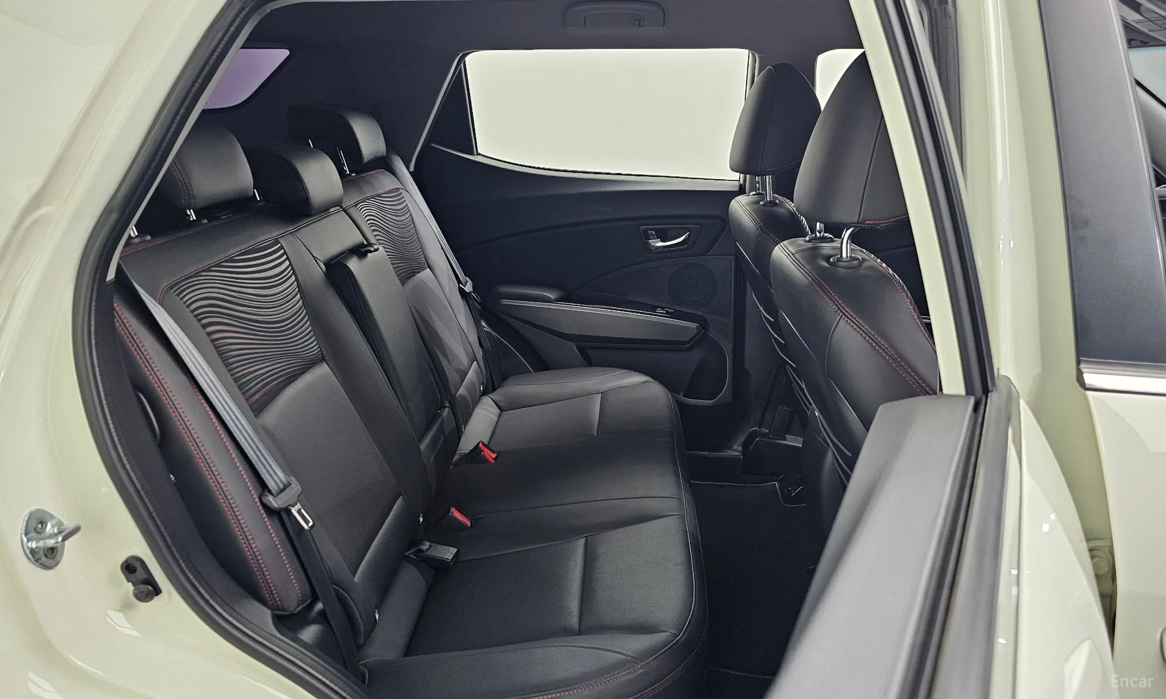 KG Mobility (SsangYong) Tivoli Air превью 11