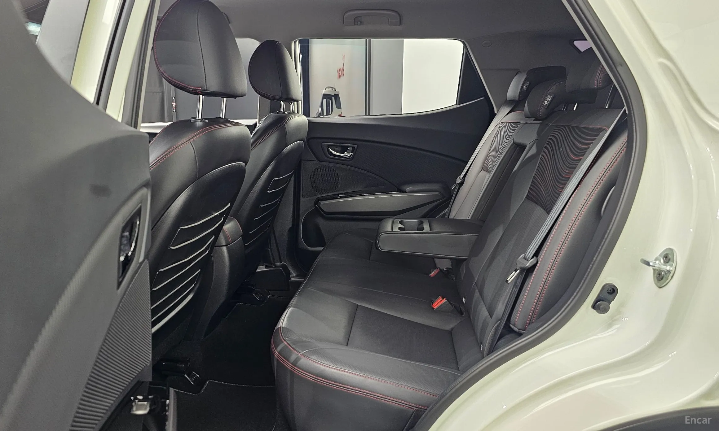 KG Mobility (SsangYong) Tivoli Air превью 12