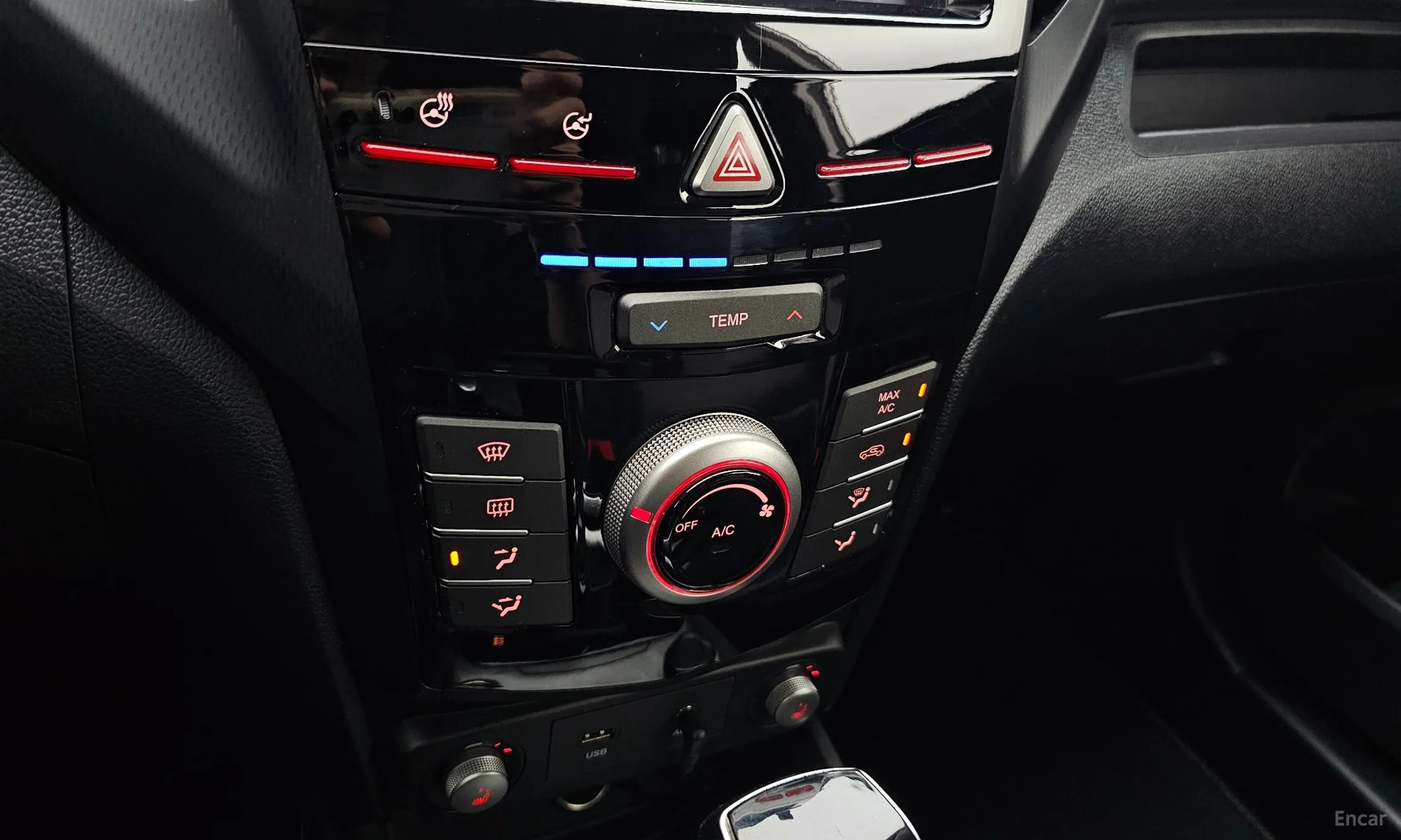 KG Mobility (SsangYong) Tivoli Air превью 16