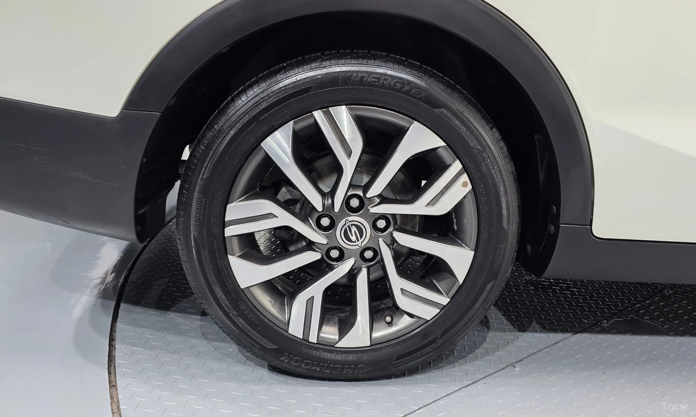 KG Mobility (SsangYong) Tivoli Air превью 5