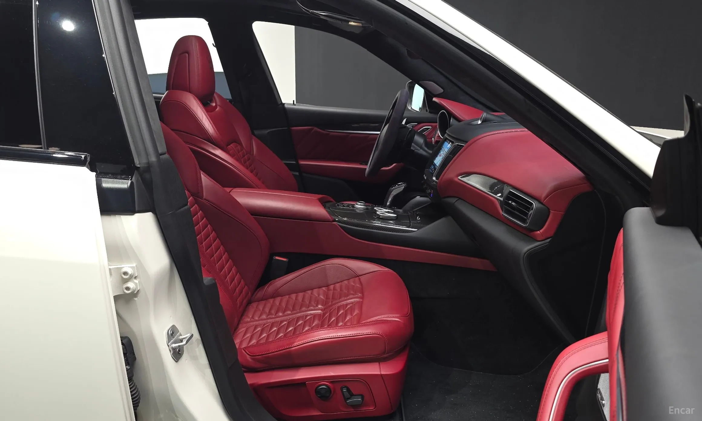 Maserati Levante превью 12