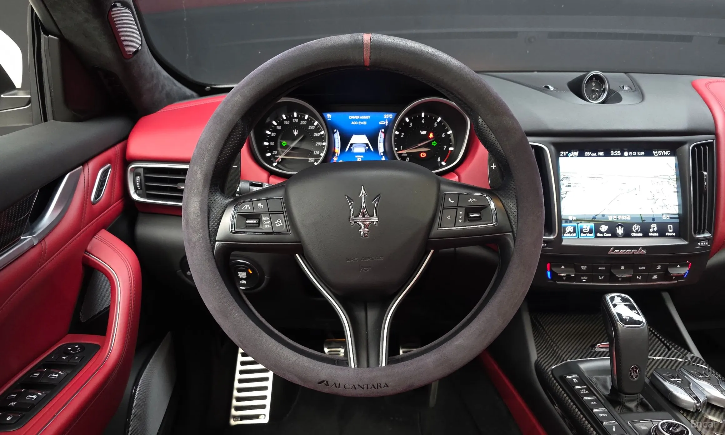 Maserati Levante превью 14