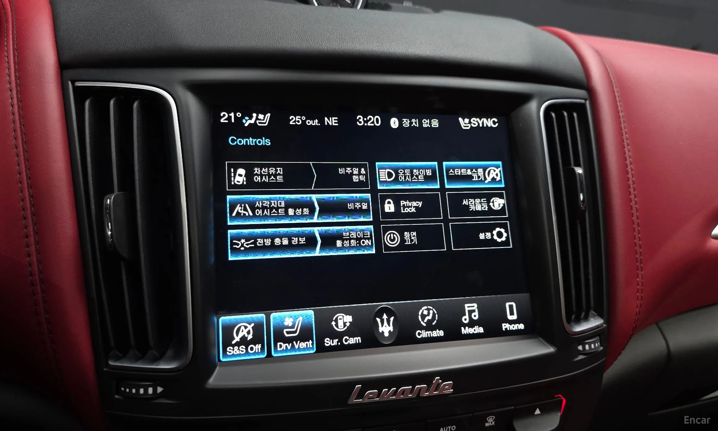 Maserati Levante превью 18