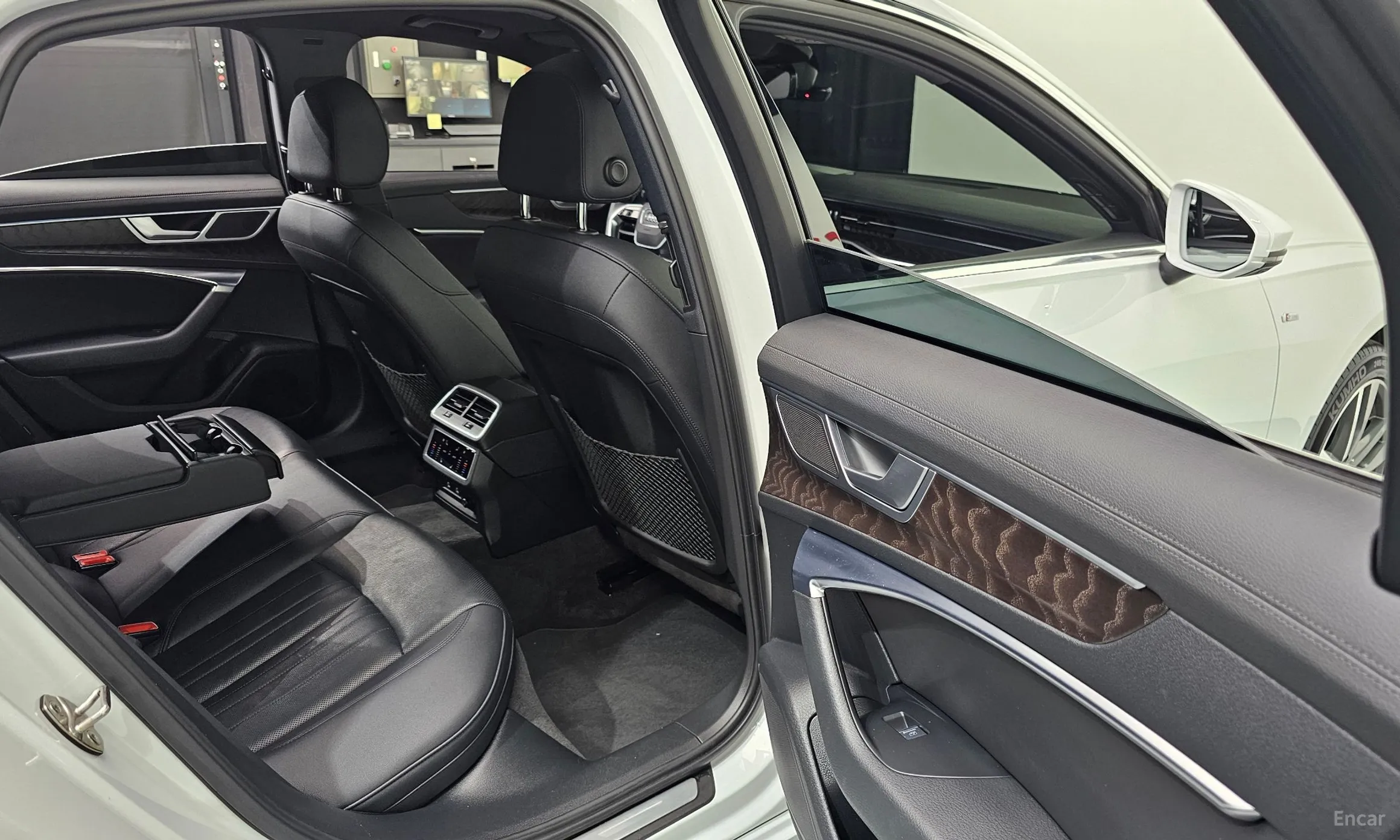 Audi A6 (C8) превью 11