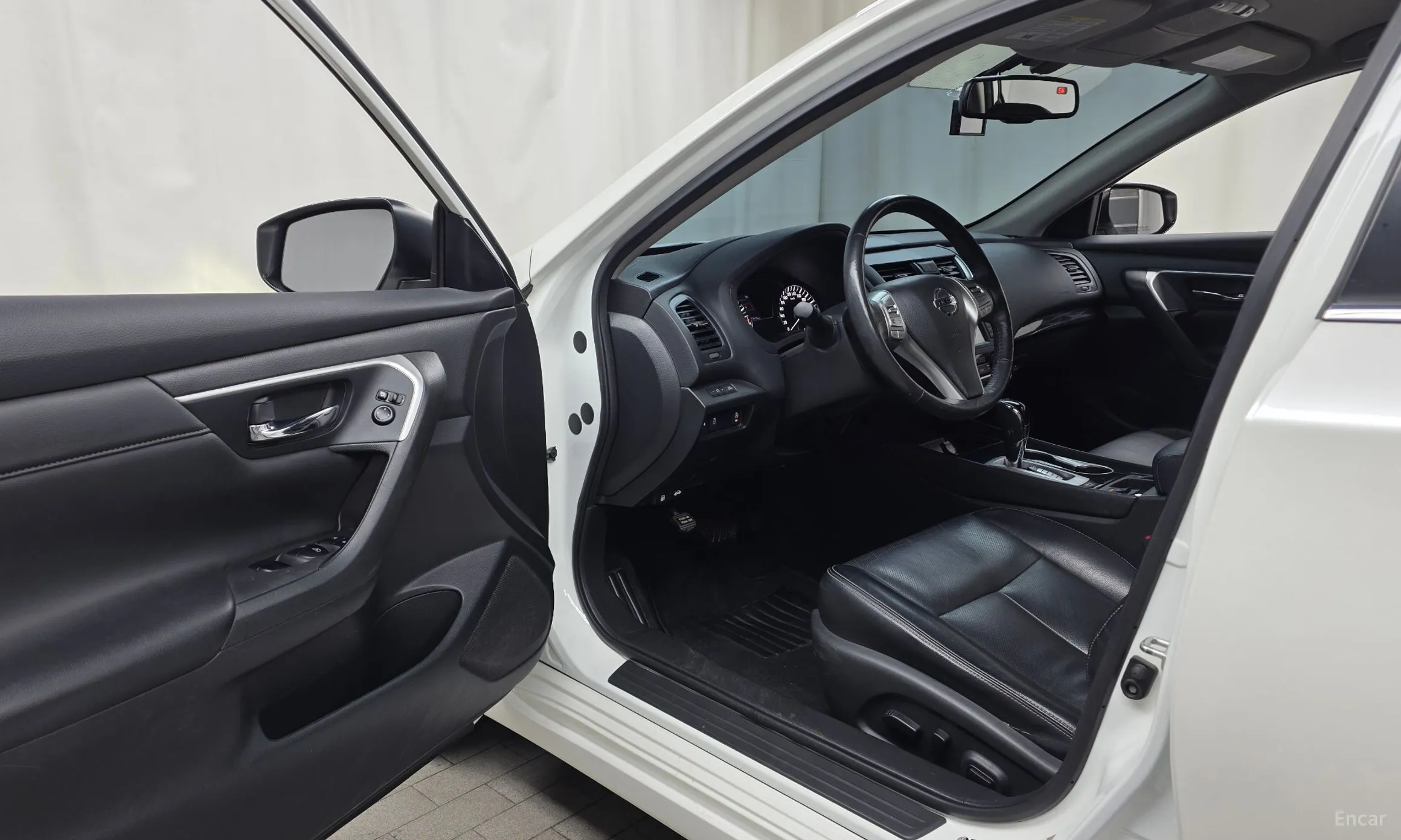 Nissan Altima превью 10