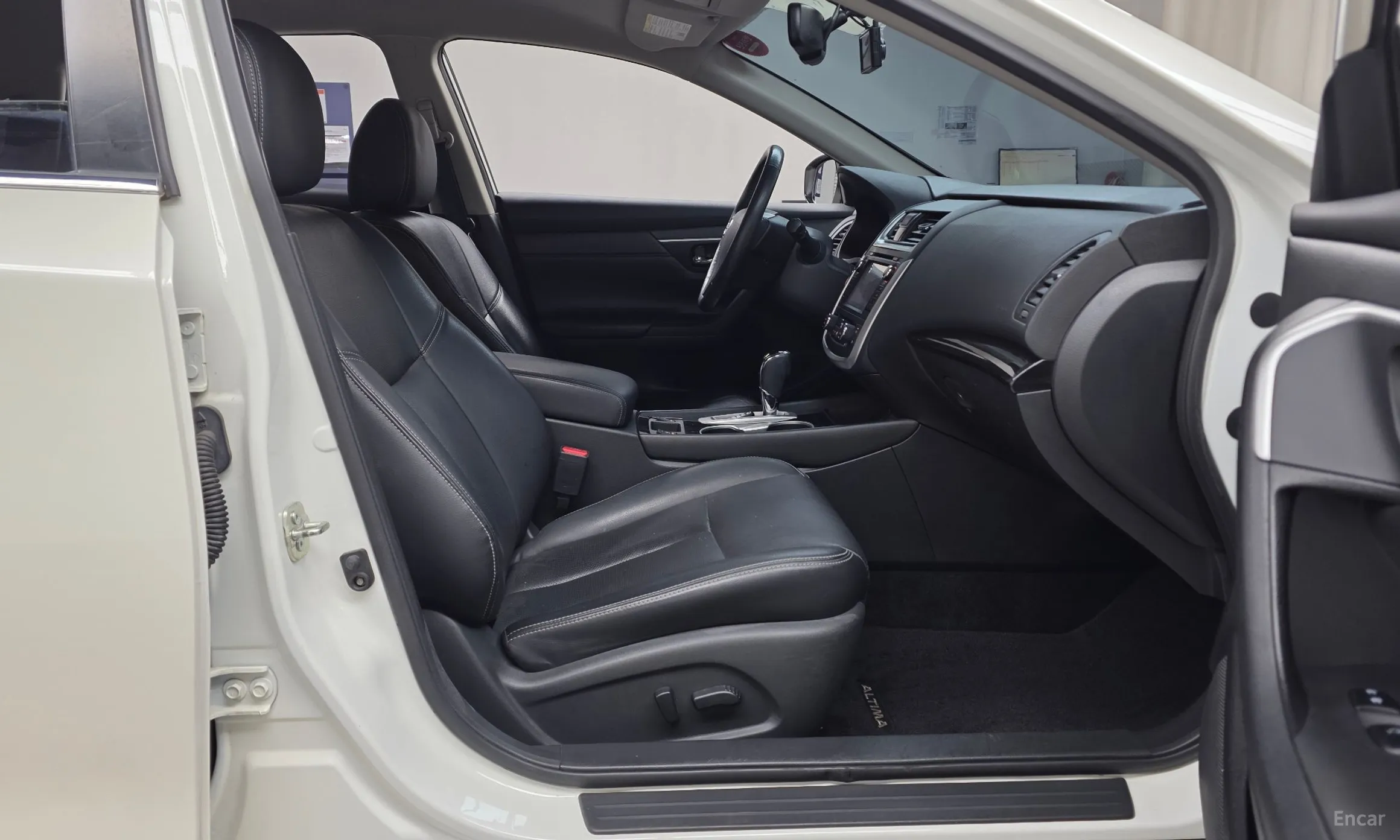 Nissan Altima превью 11
