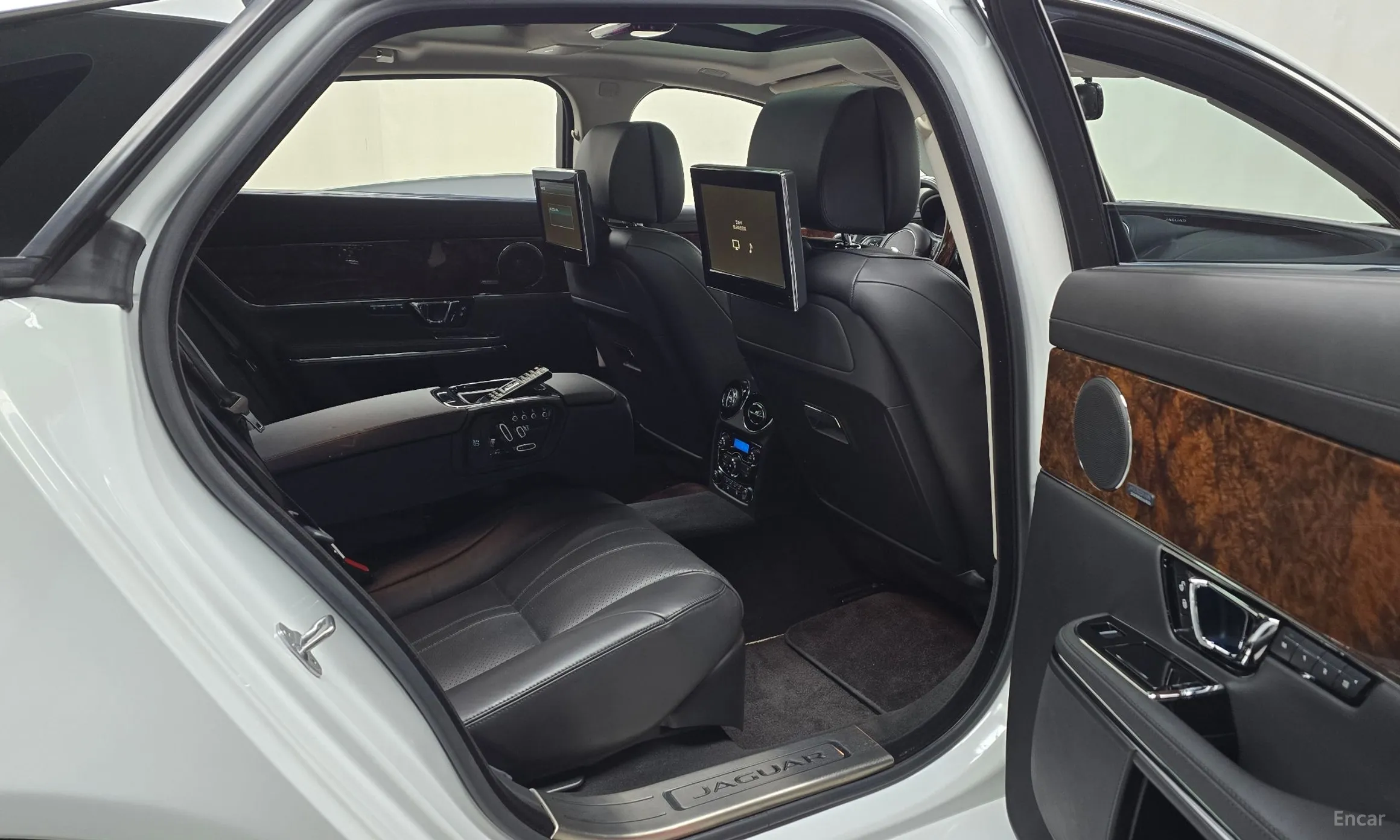 Jaguar All New XJ превью 12