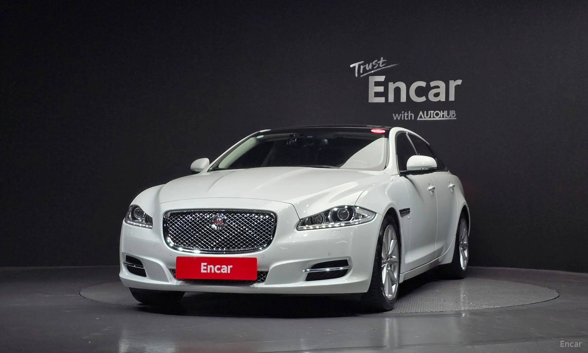 Jaguar All New XJ превью 3