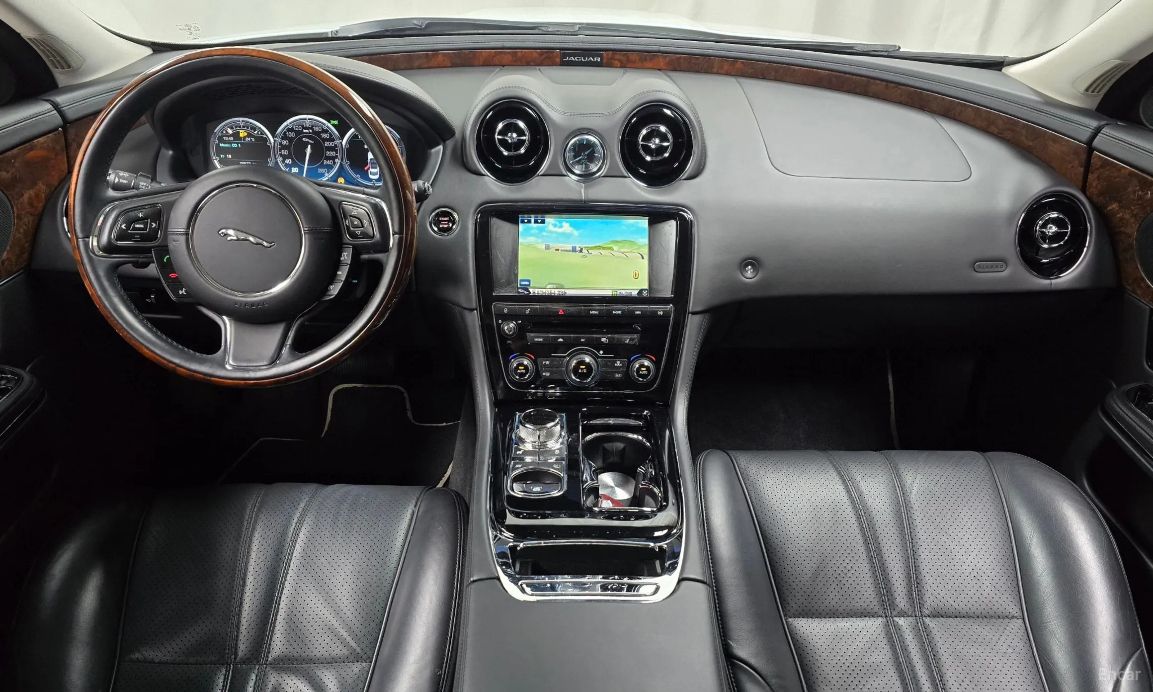 Jaguar All New XJ превью 7