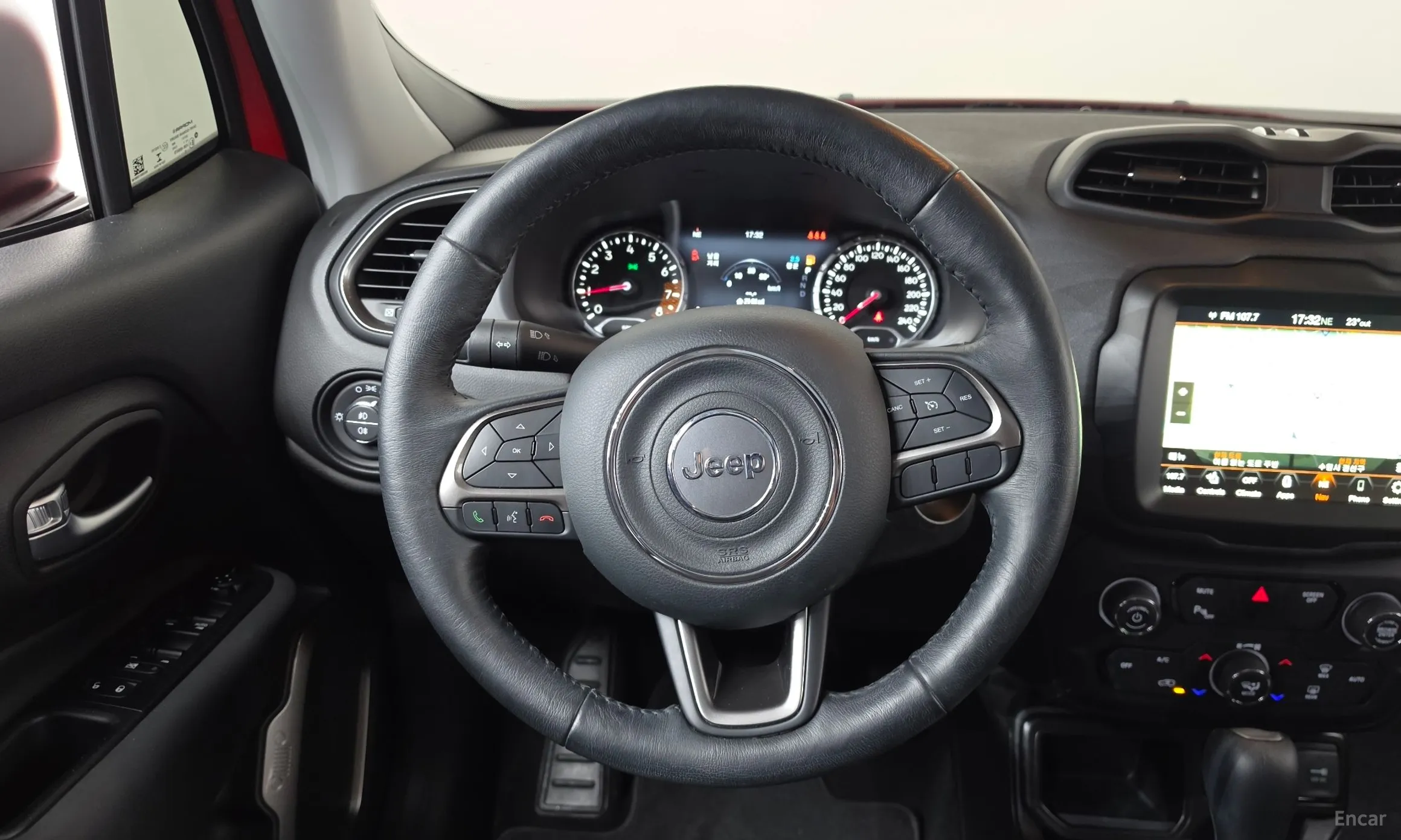 Jeep Renegade превью 12