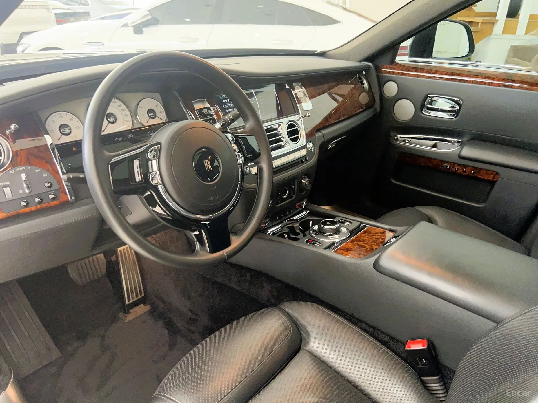 Rolls-Royce Ghost превью 10