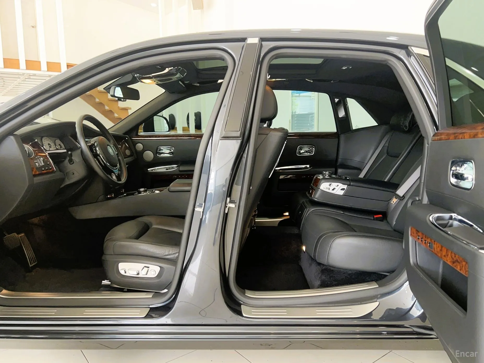 Rolls-Royce Ghost превью 16