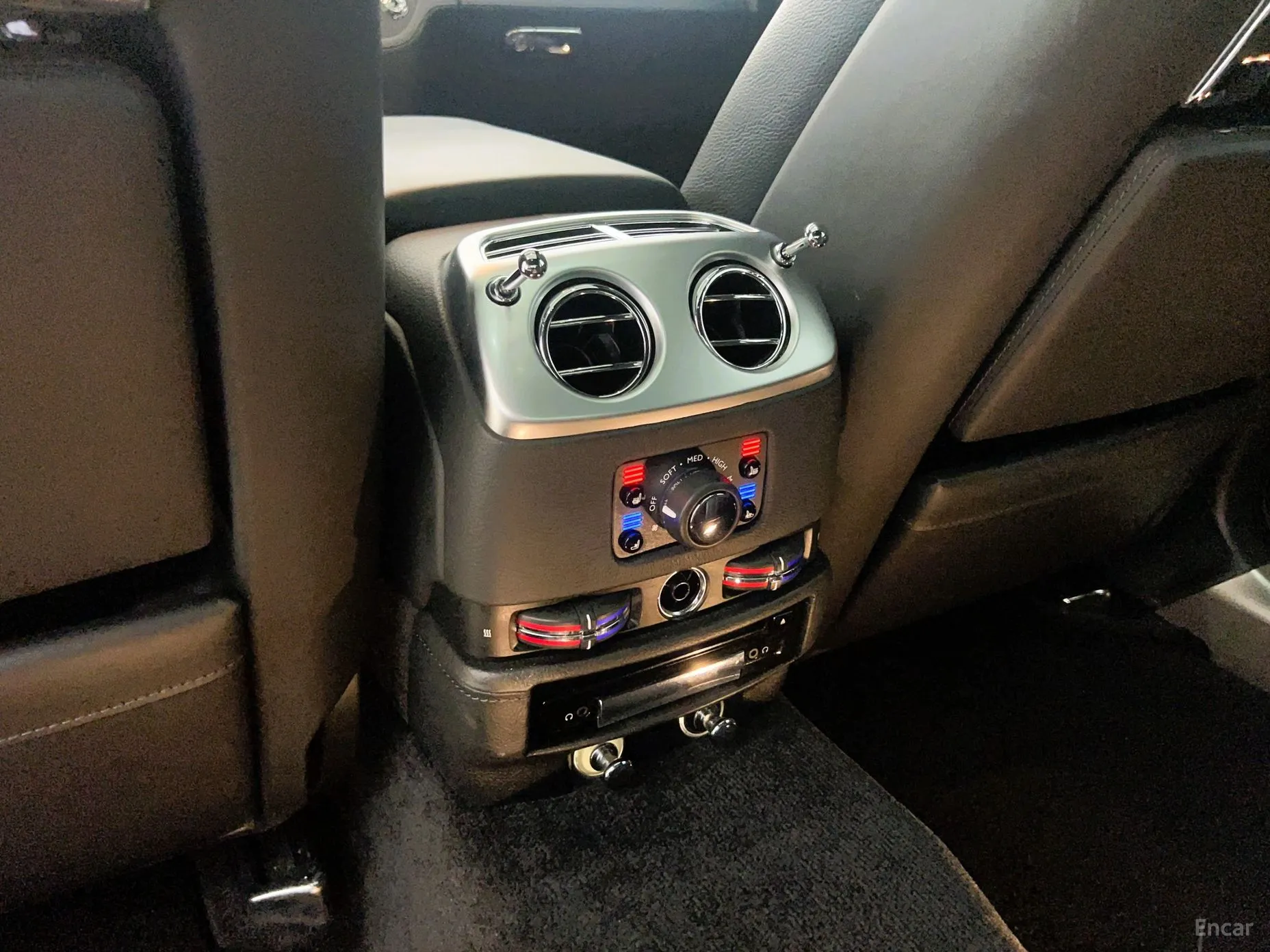 Rolls-Royce Ghost превью 17