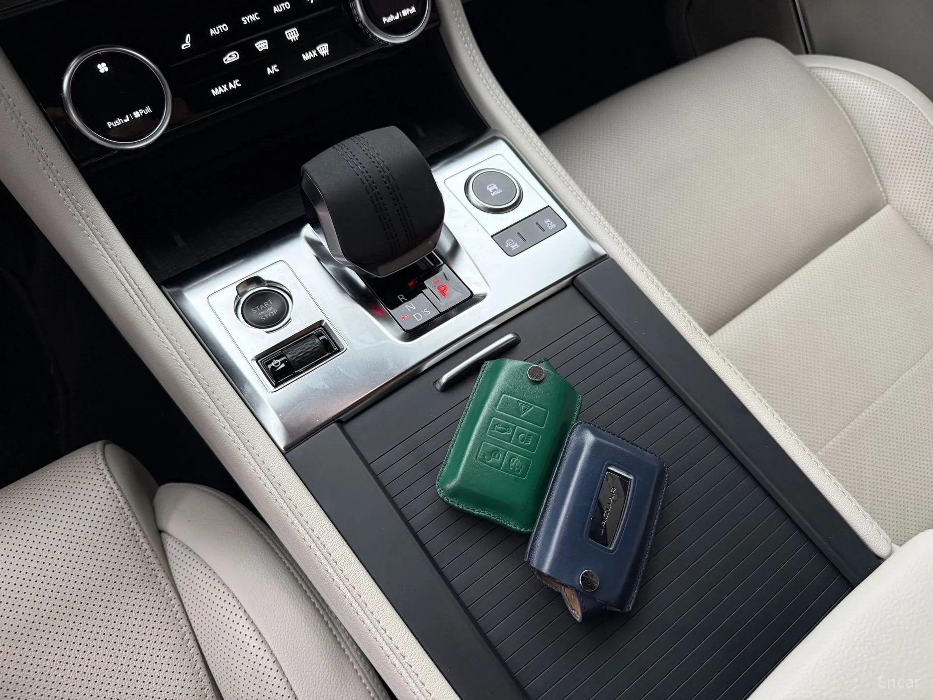 Jaguar F-PACE превью 10