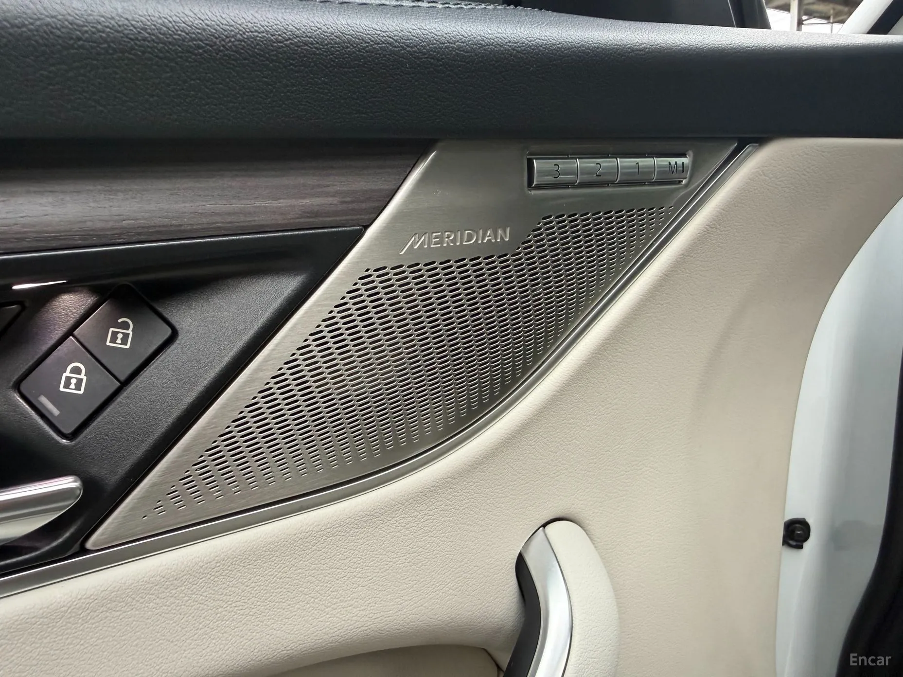 Jaguar F-PACE превью 14