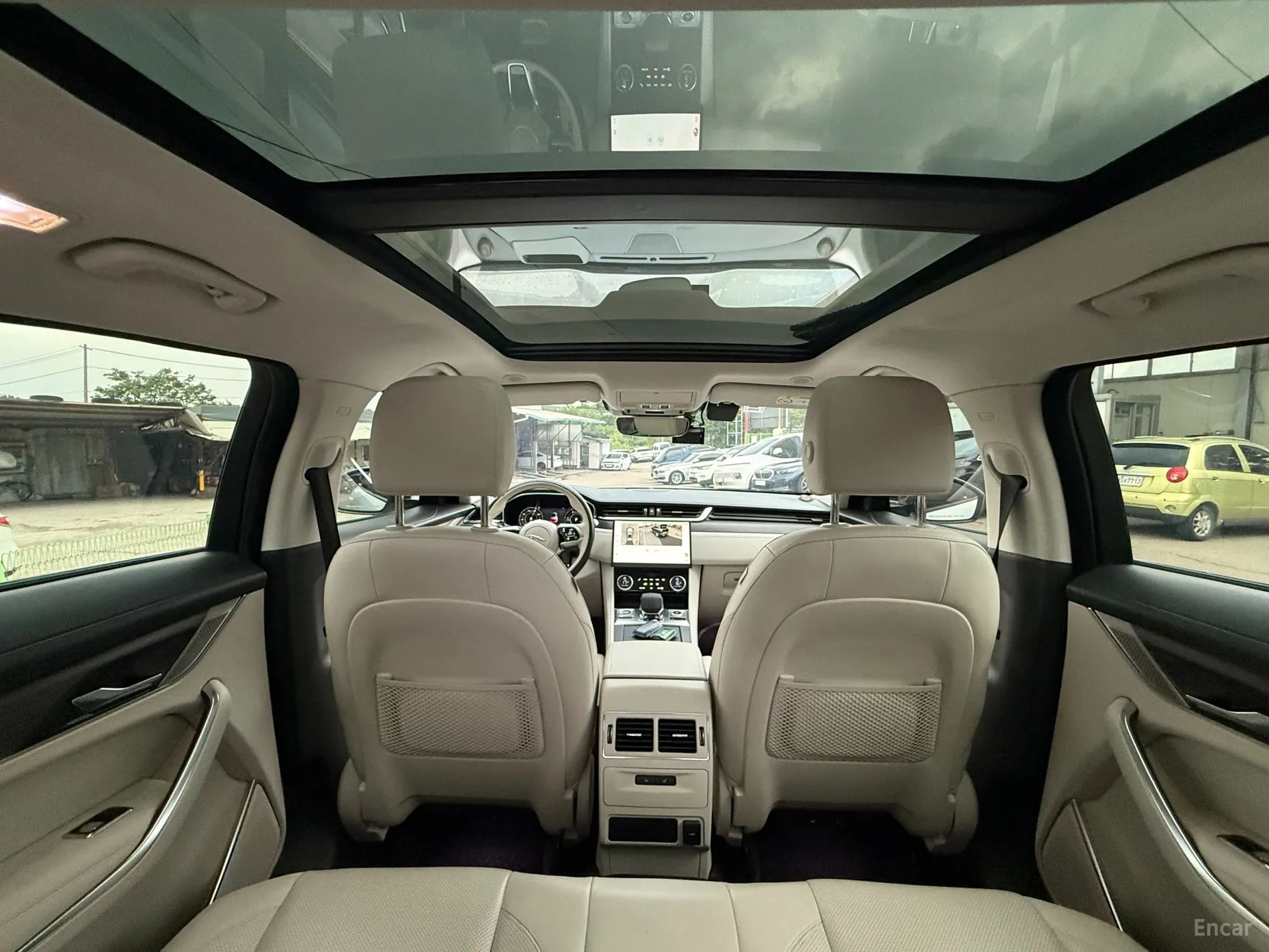 Jaguar F-PACE превью 19