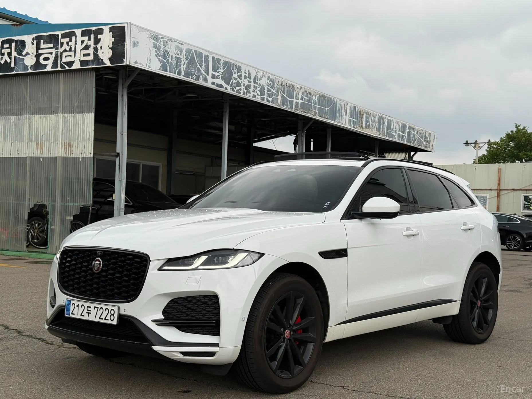 Jaguar F-PACE превью 3