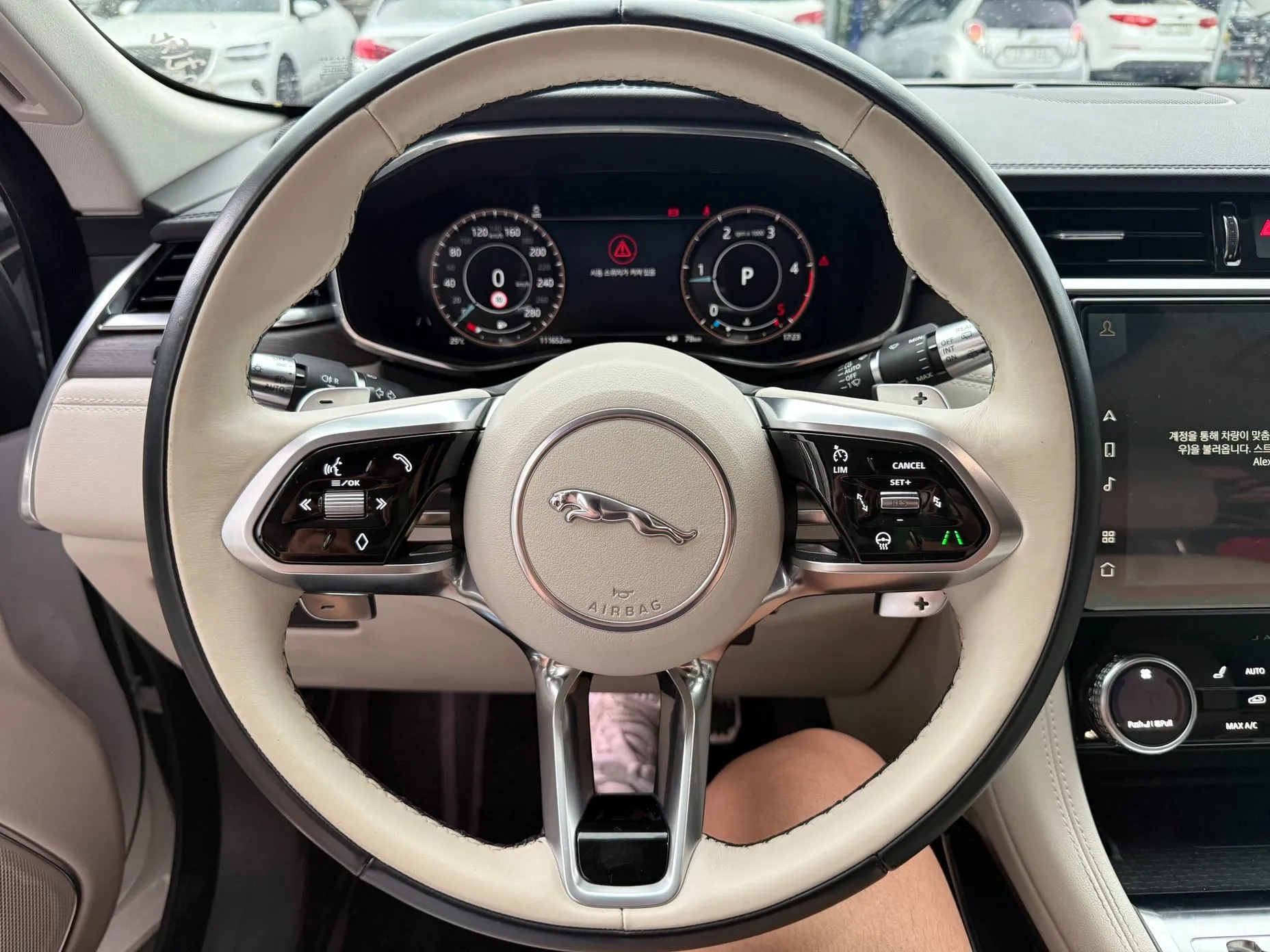 Jaguar F-PACE превью 8