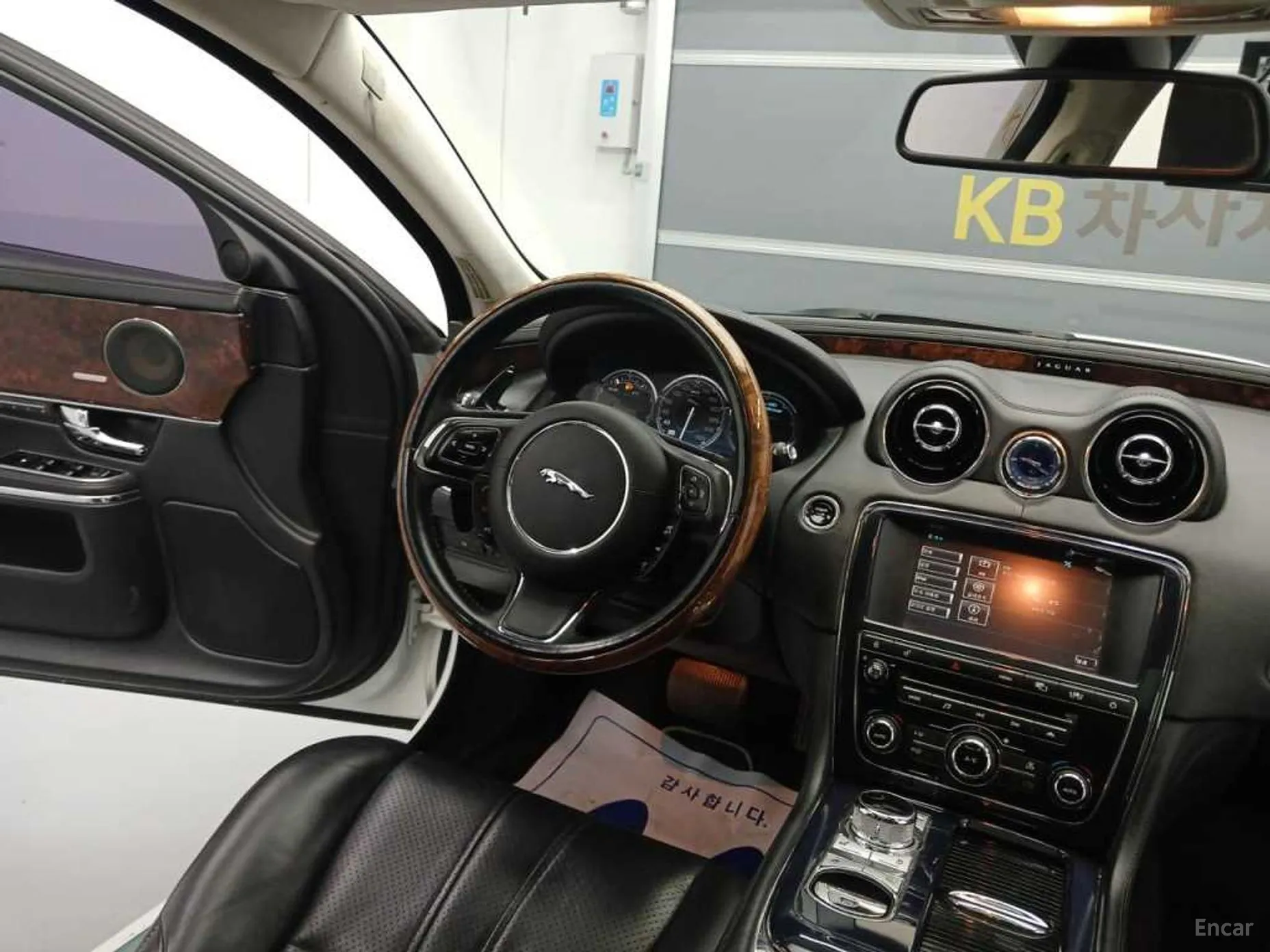 Jaguar All New XJ превью 19
