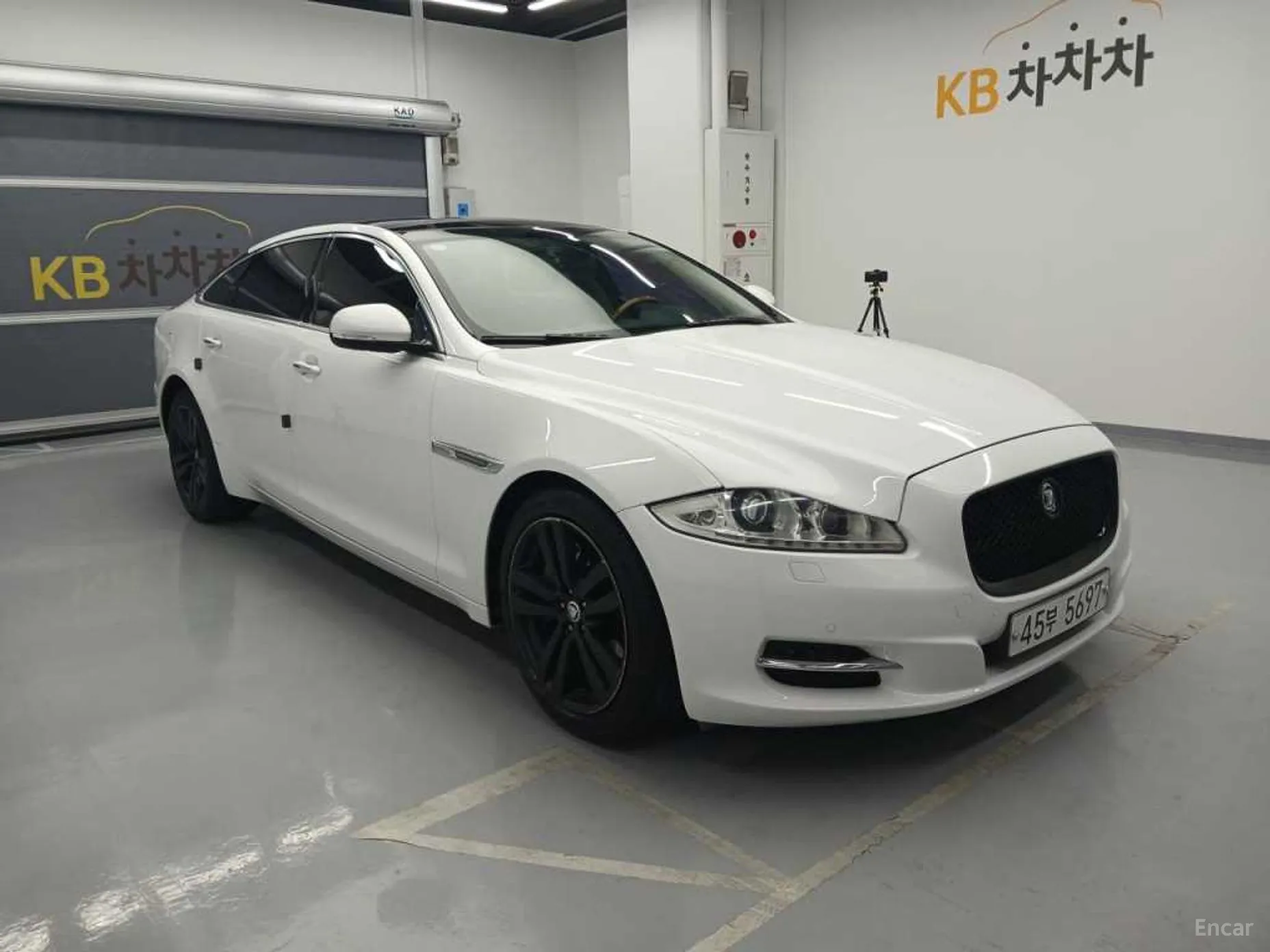 Jaguar All New XJ превью 3