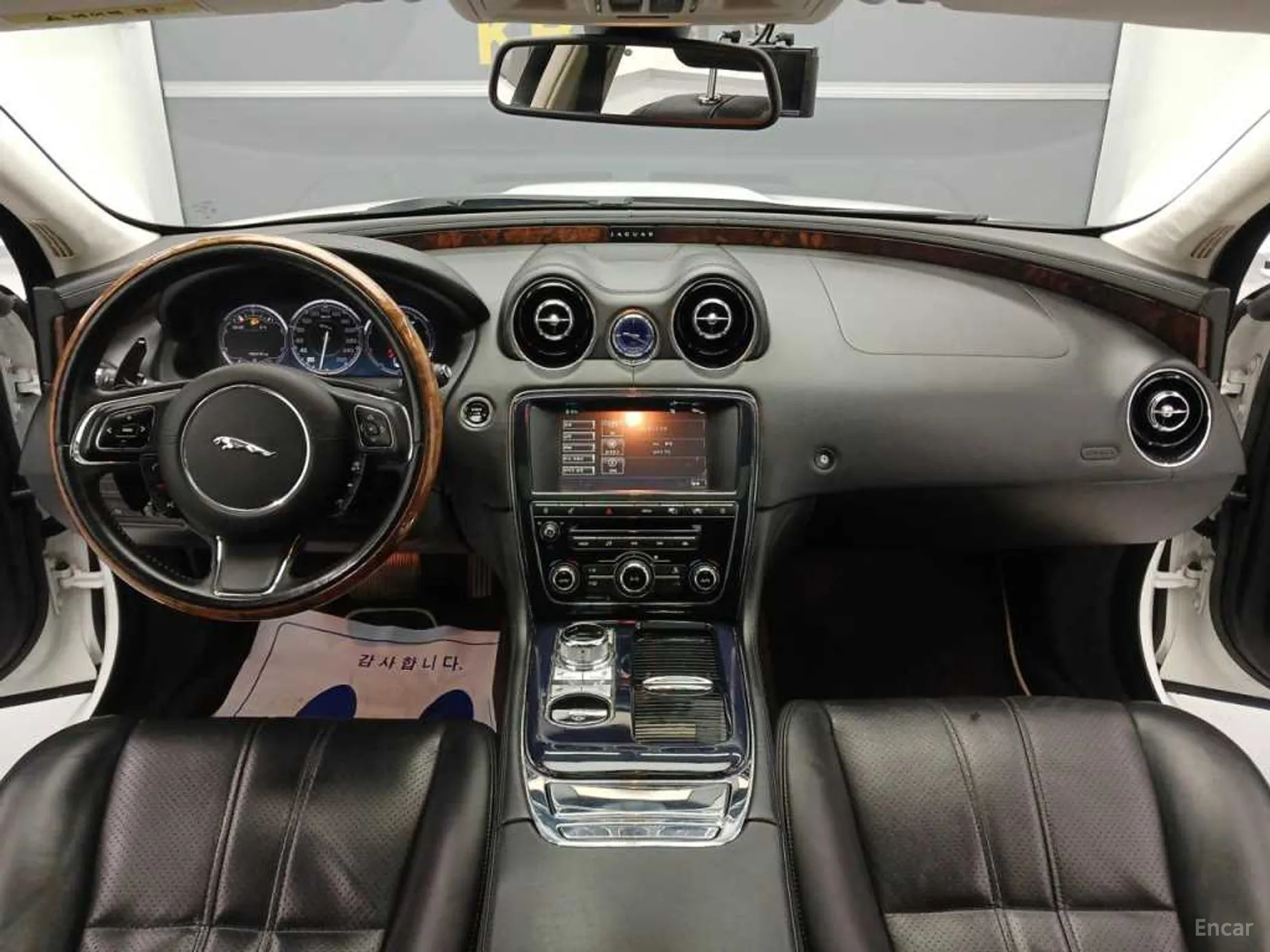 Jaguar All New XJ превью 7