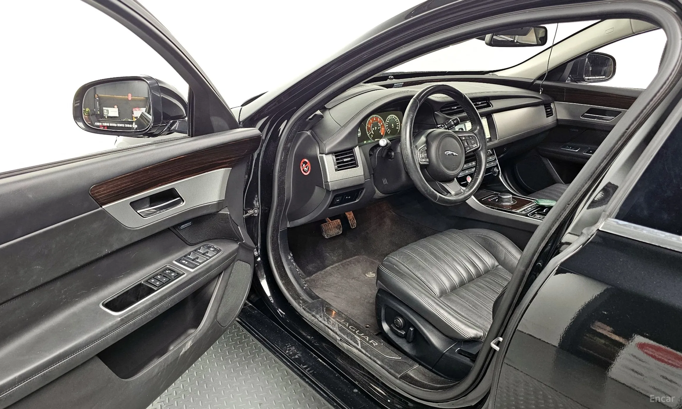 Jaguar XF (x260) превью 10