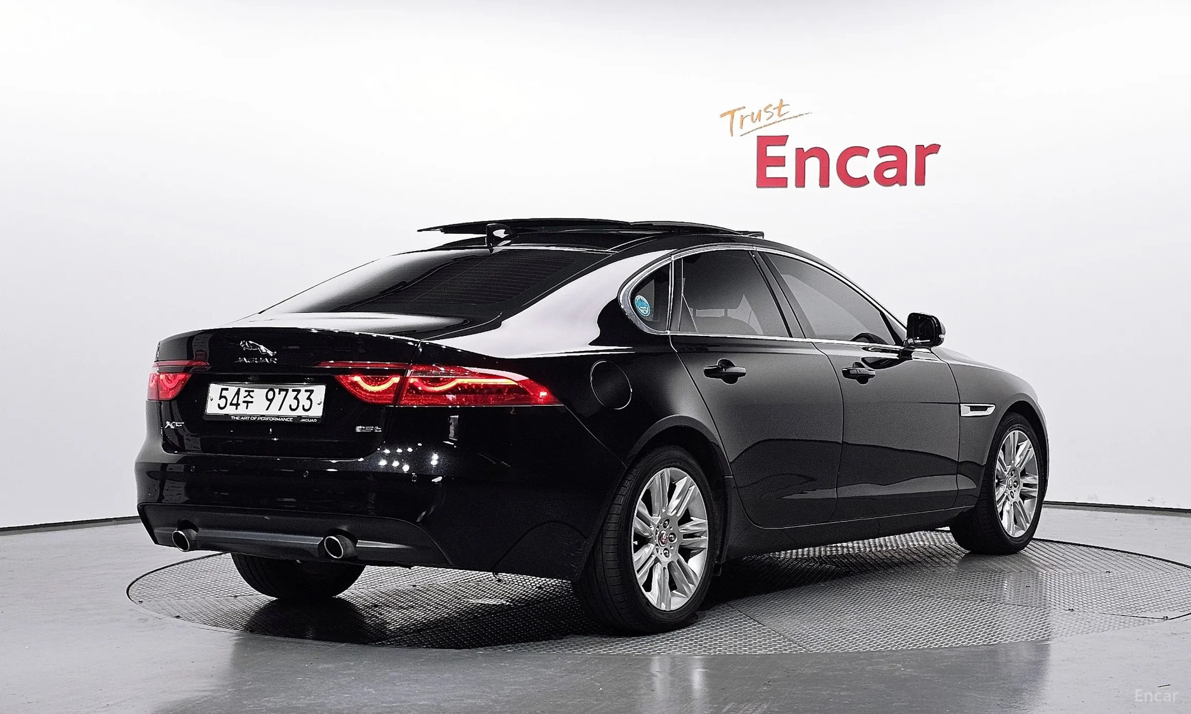 Jaguar XF (x260)
