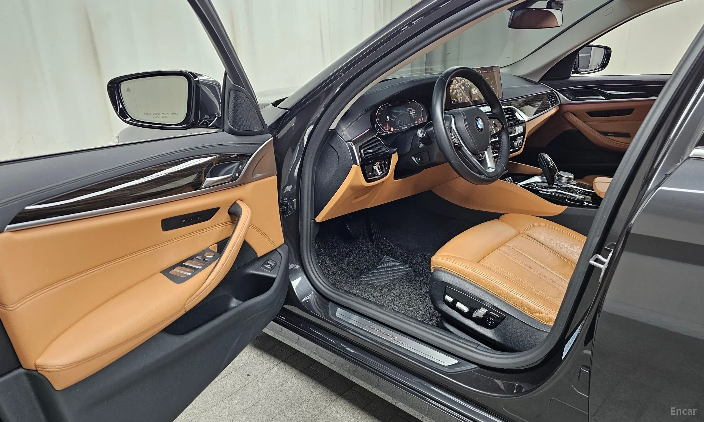 BMW 5 Series (G30) превью 10