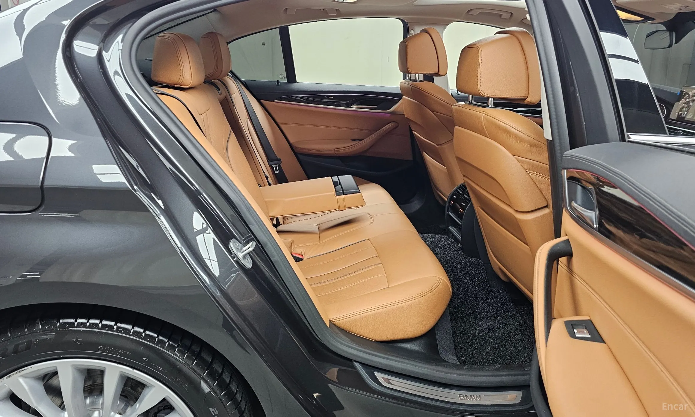 BMW 5 Series (G30) превью 11