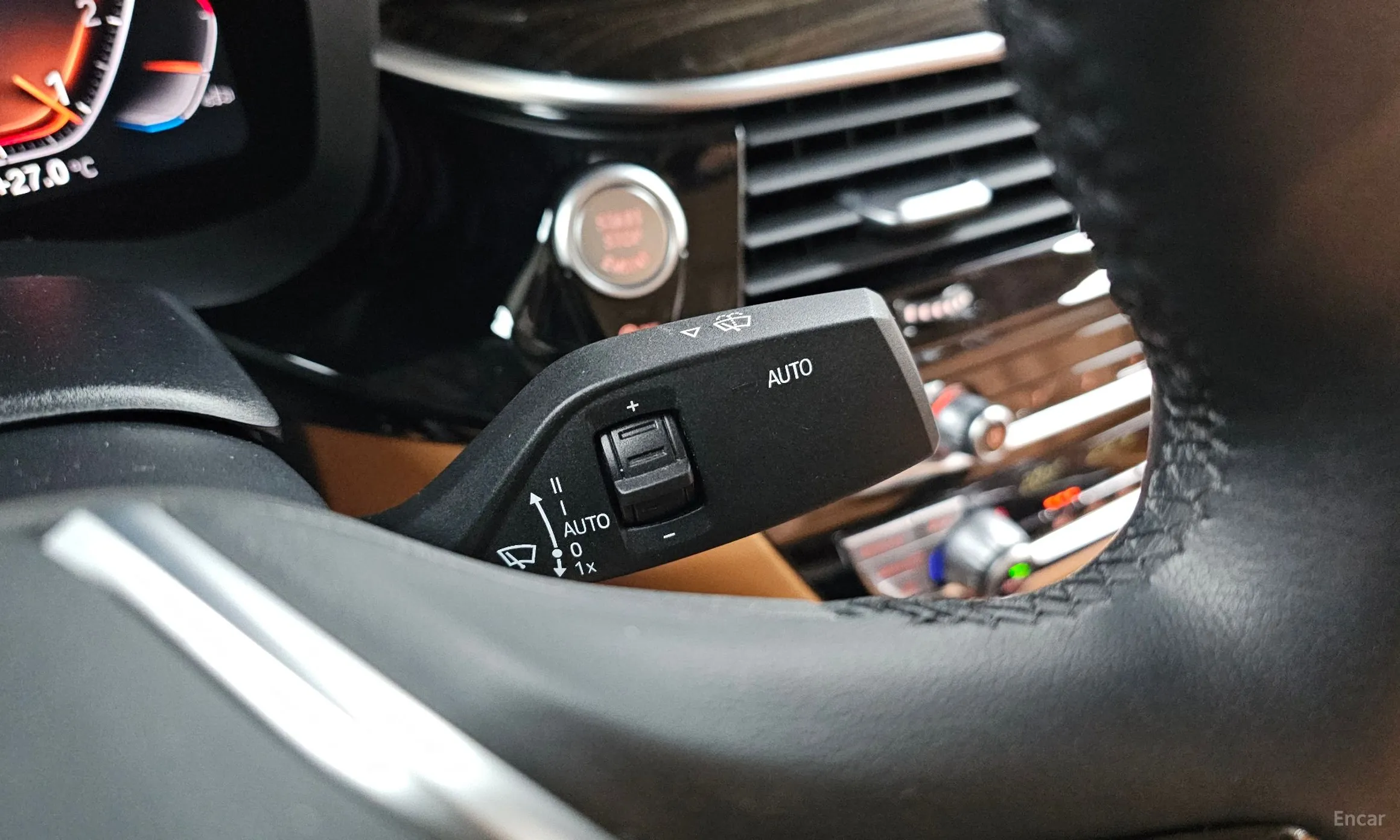 BMW 5 Series (G30) превью 19