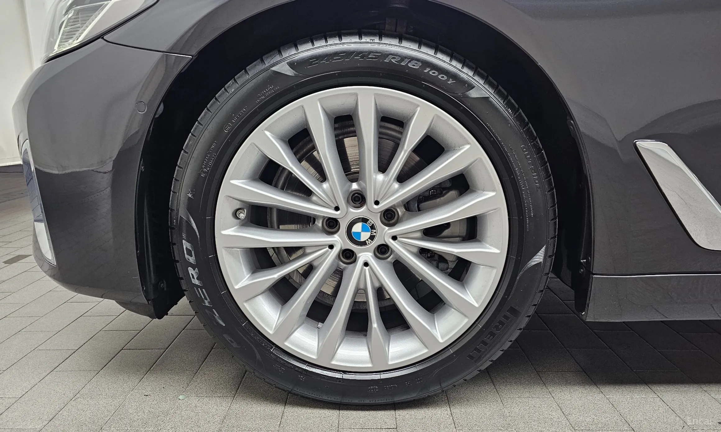 BMW 5 Series (G30) превью 5