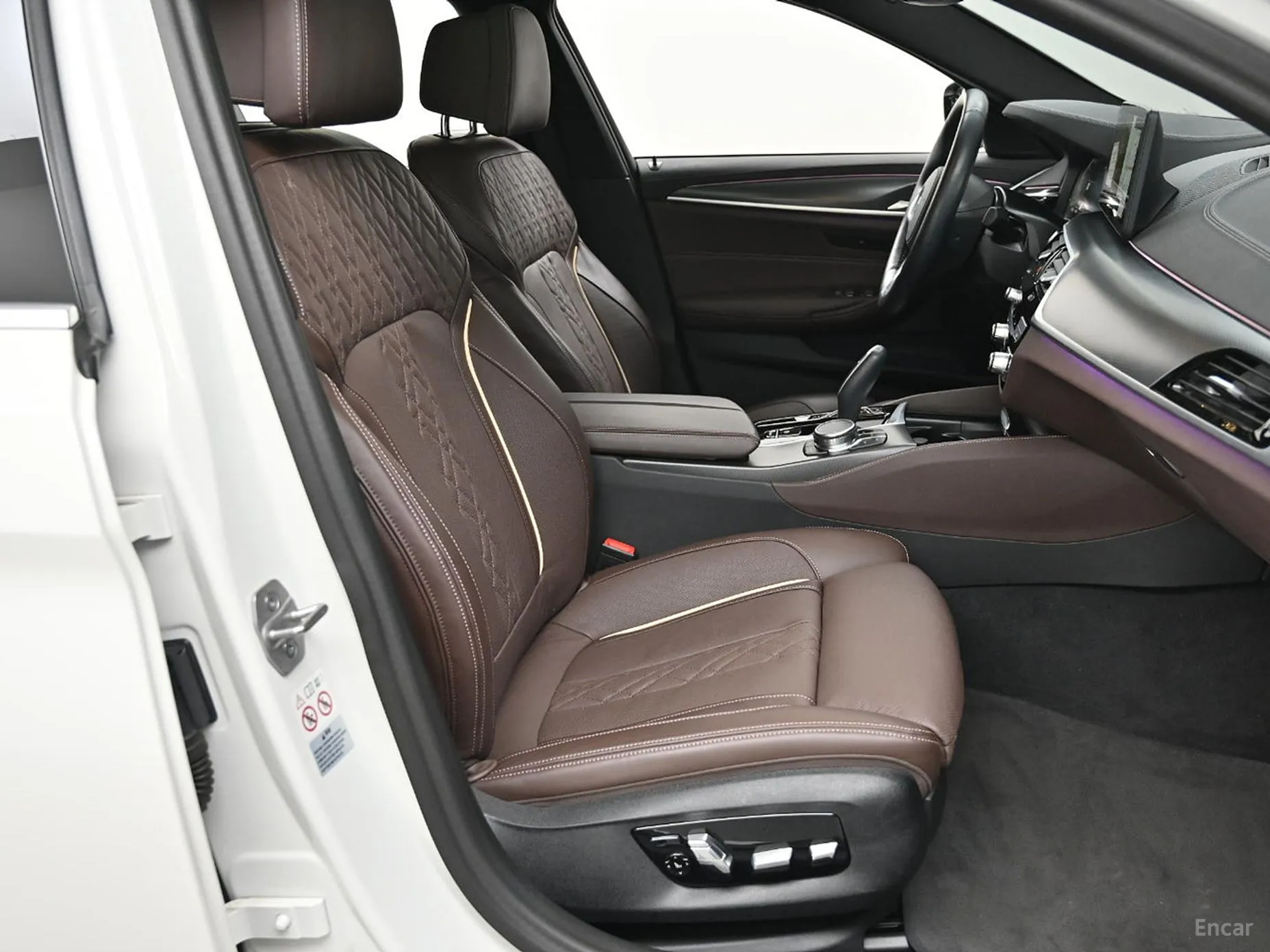 BMW 5 Series (G30) превью 10