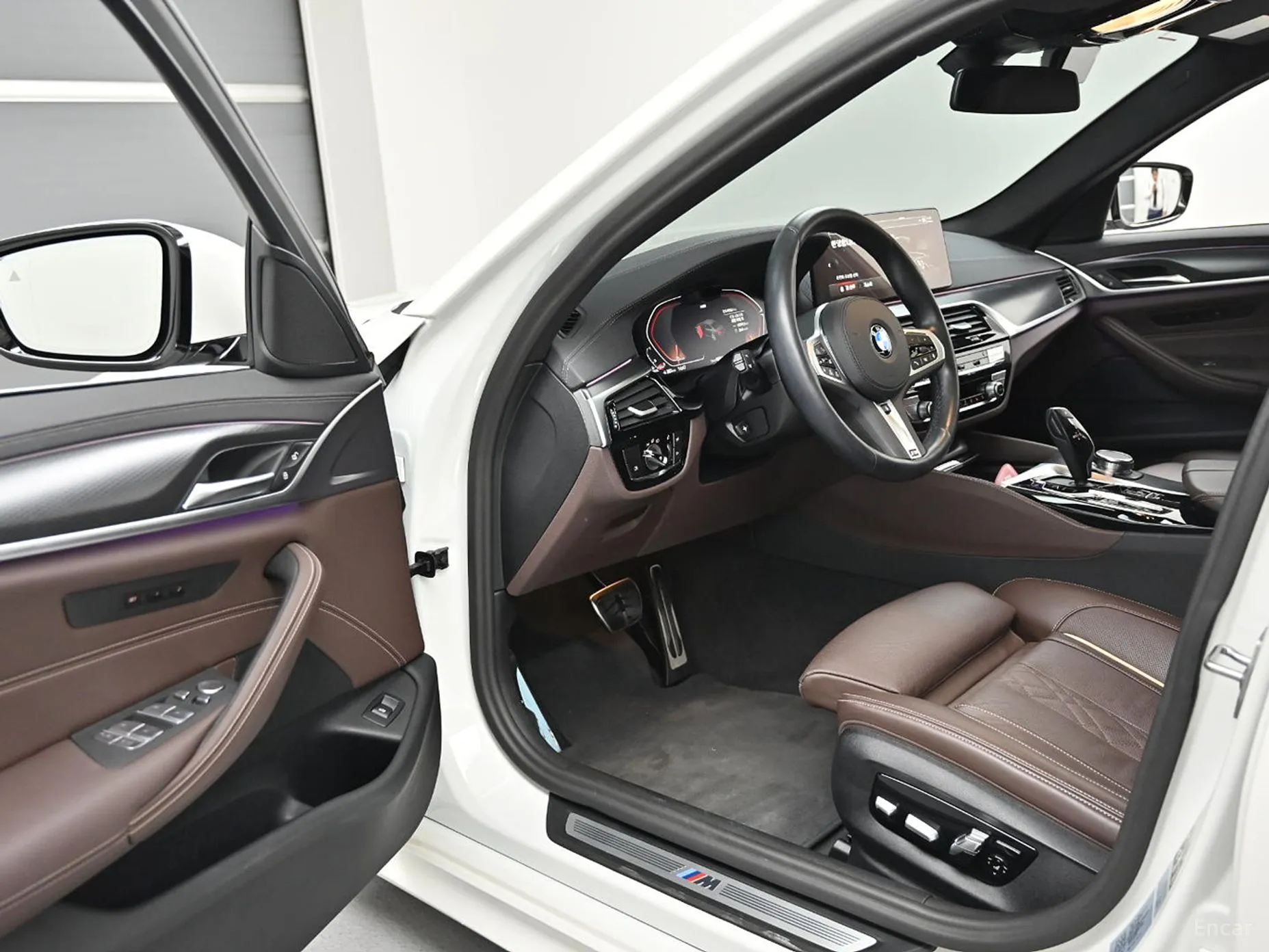 BMW 5 Series (G30) превью 11