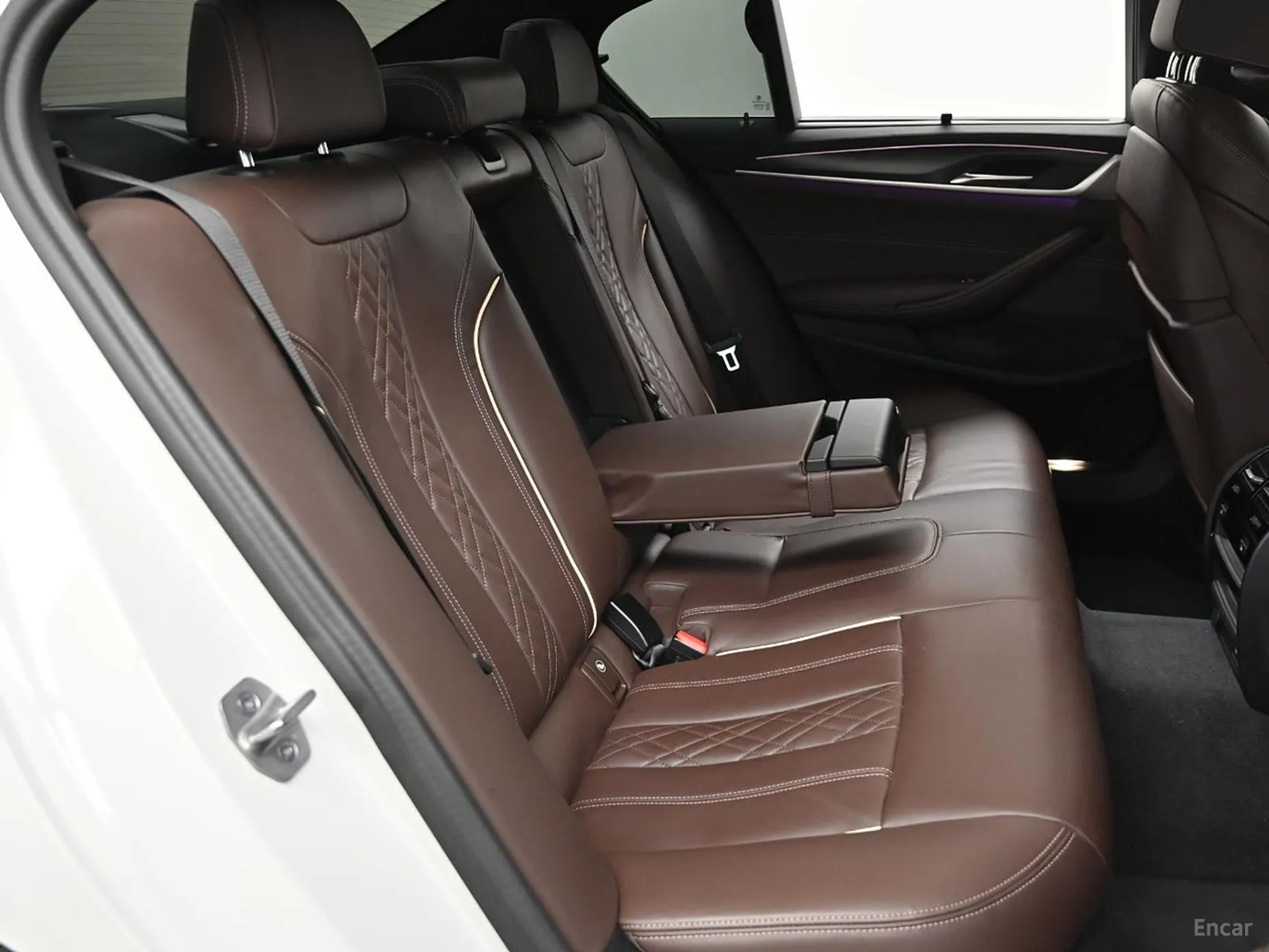 BMW 5 Series (G30) превью 12